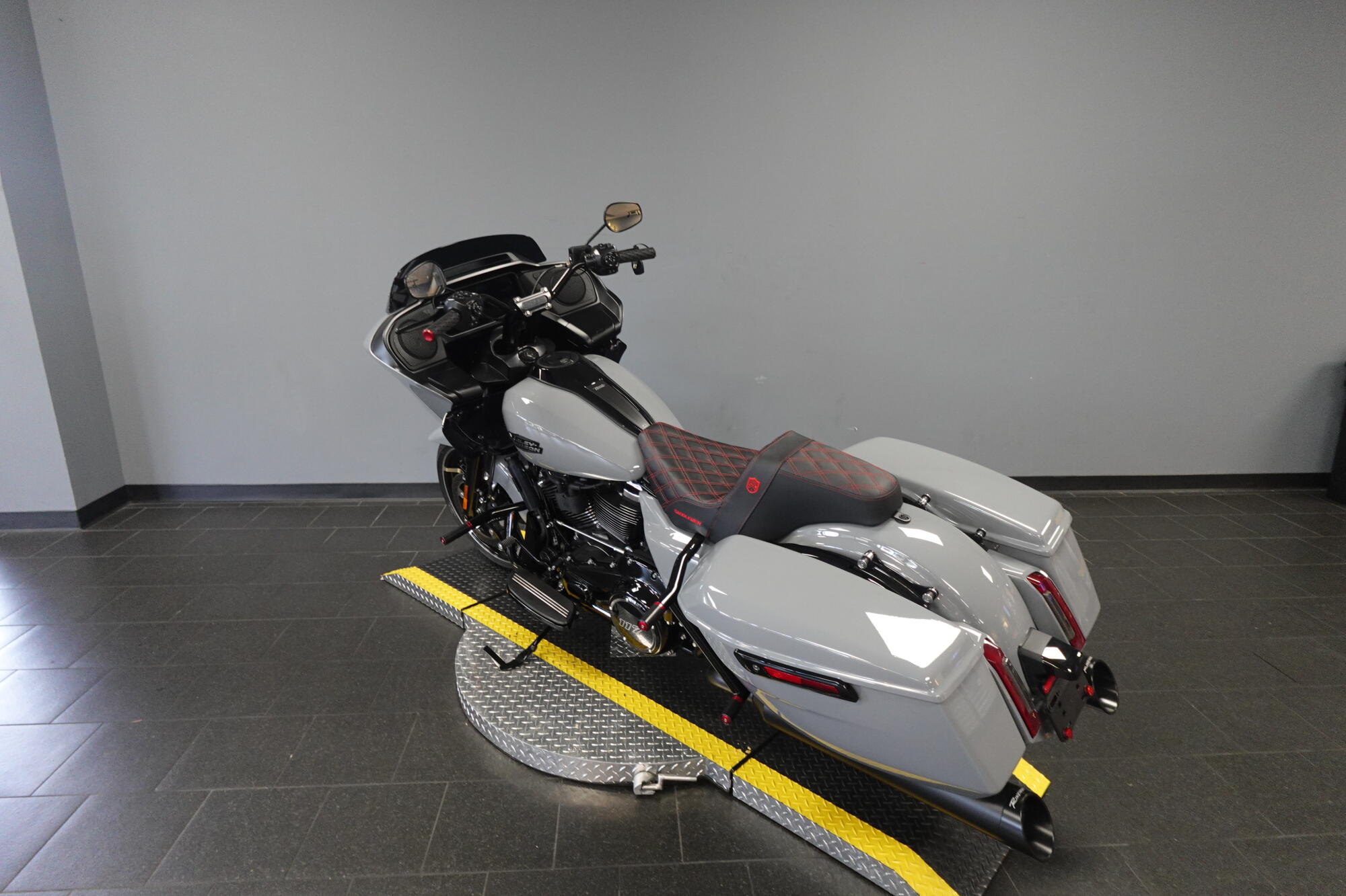 2026 Harley-Davidson® Road Glide® FLTRX, photo 6