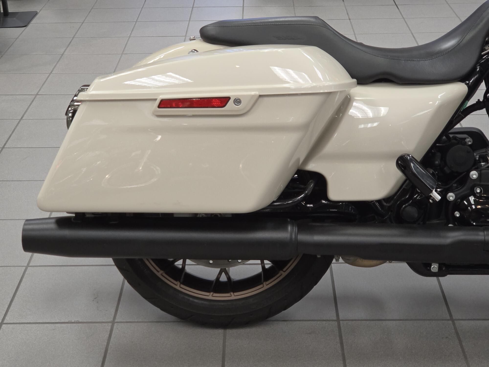 FLHXST 2023 Street Glide® ST, photo 12