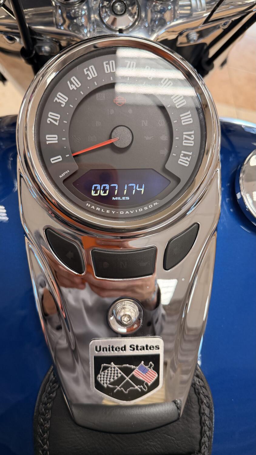 2022 Harley-Davidson® Heritage Classic 114 Reef Blue/Vivid Black (Chrome Finish w/Cast Wheels), photo 15