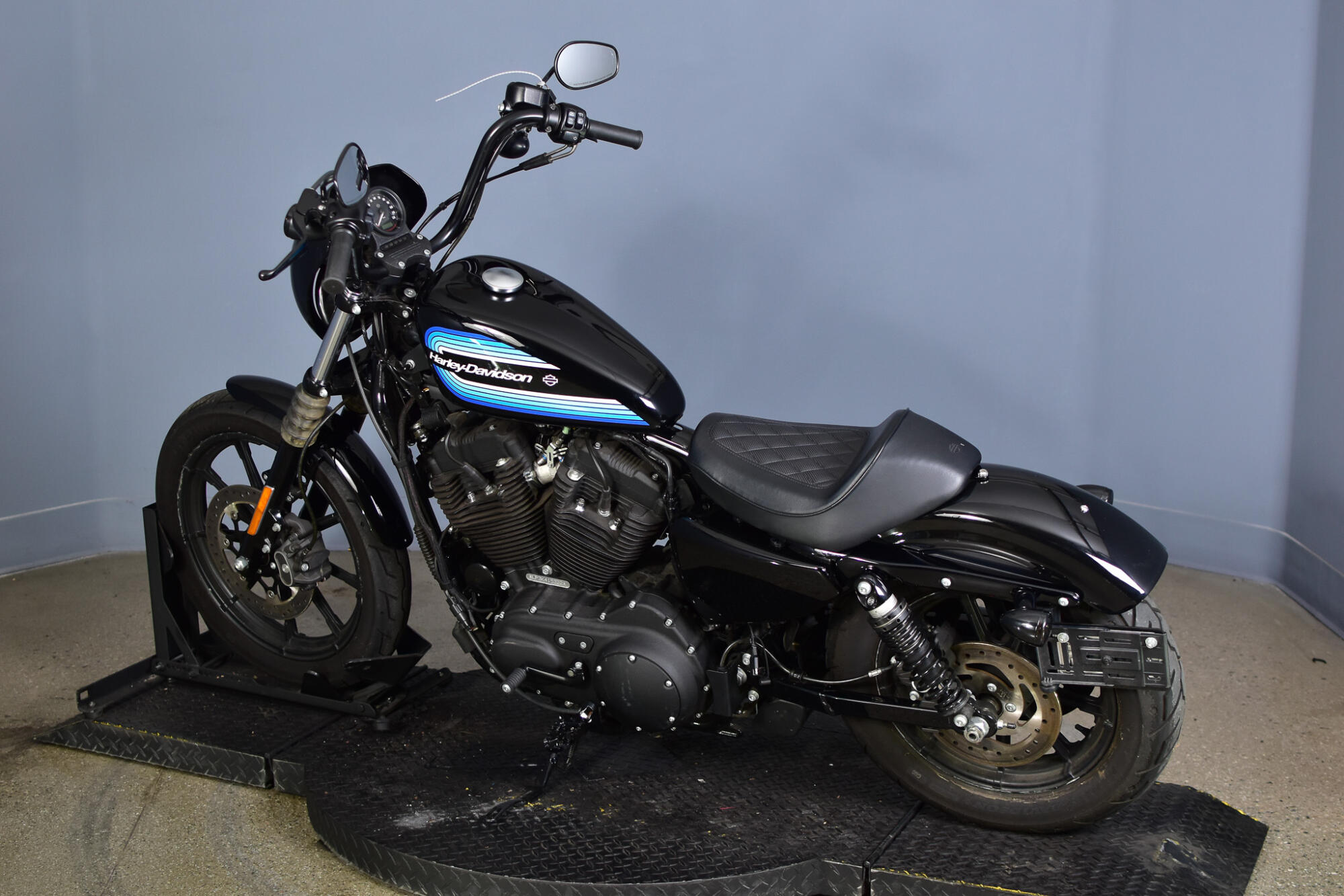 2019 Harley-Davidson® Iron 1200™ Vivid Black, photo 6