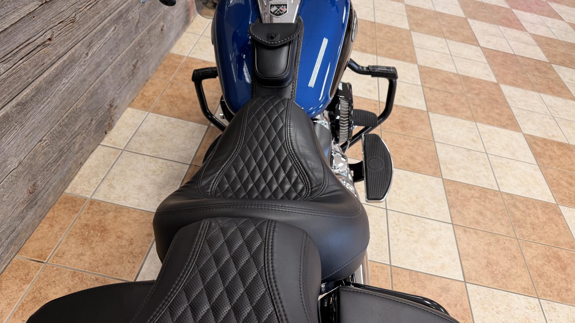 2022 Harley-Davidson® Heritage Classic 114 Reef Blue/Vivid Black (Chrome Finish w/Cast Wheels), photo 11