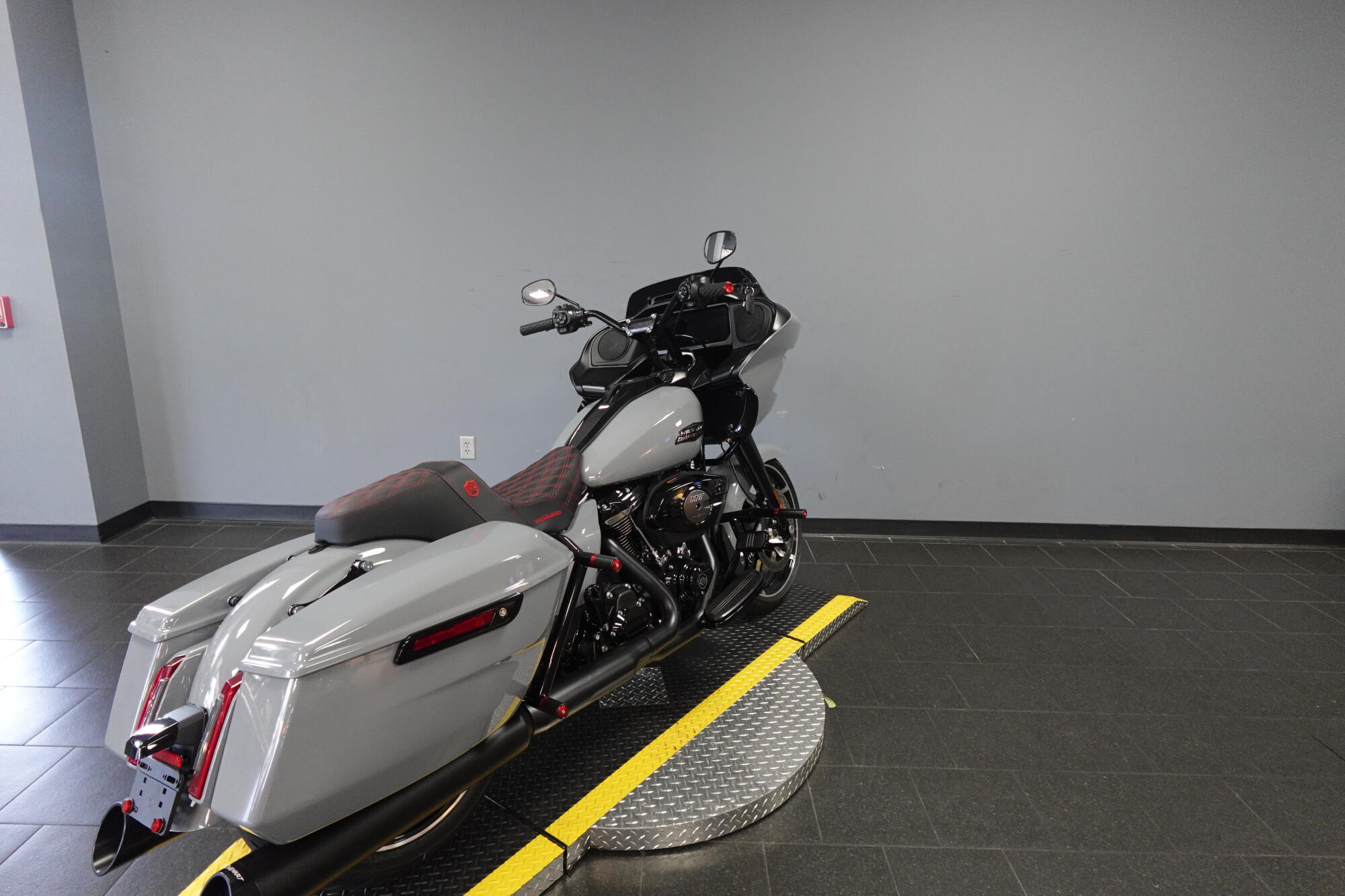 2026 Harley-Davidson® Road Glide® FLTRX, photo 8