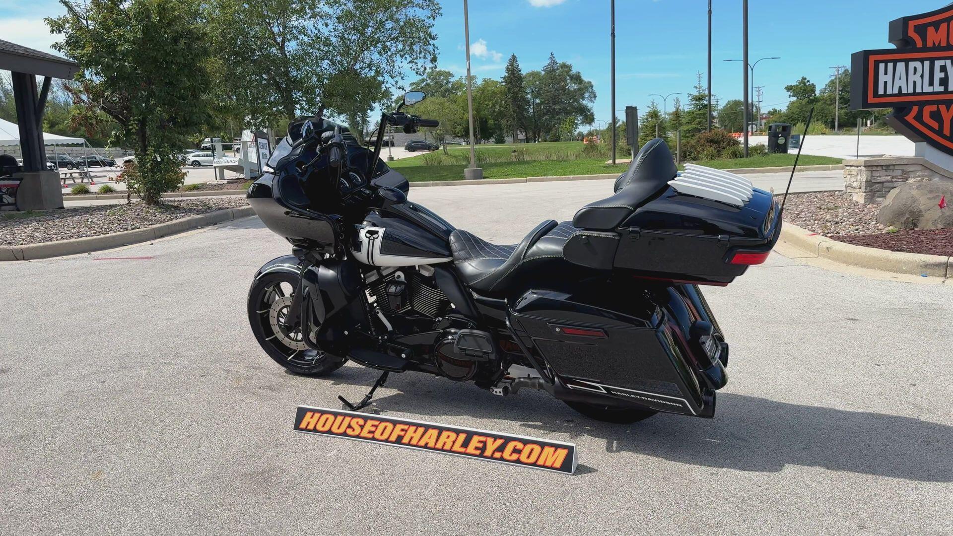 2020 Harley-Davidson® Road Glide® Limited – Black Option CUSTOMER BLACK AND WHITE, photo 8
