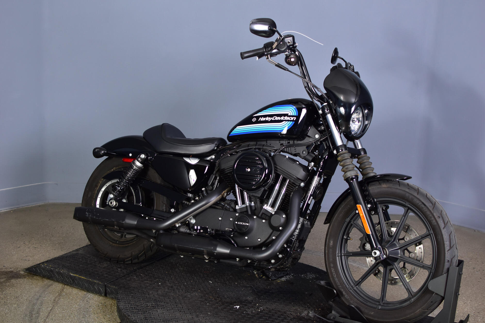 2019 Harley-Davidson® Iron 1200™ Vivid Black, photo 2