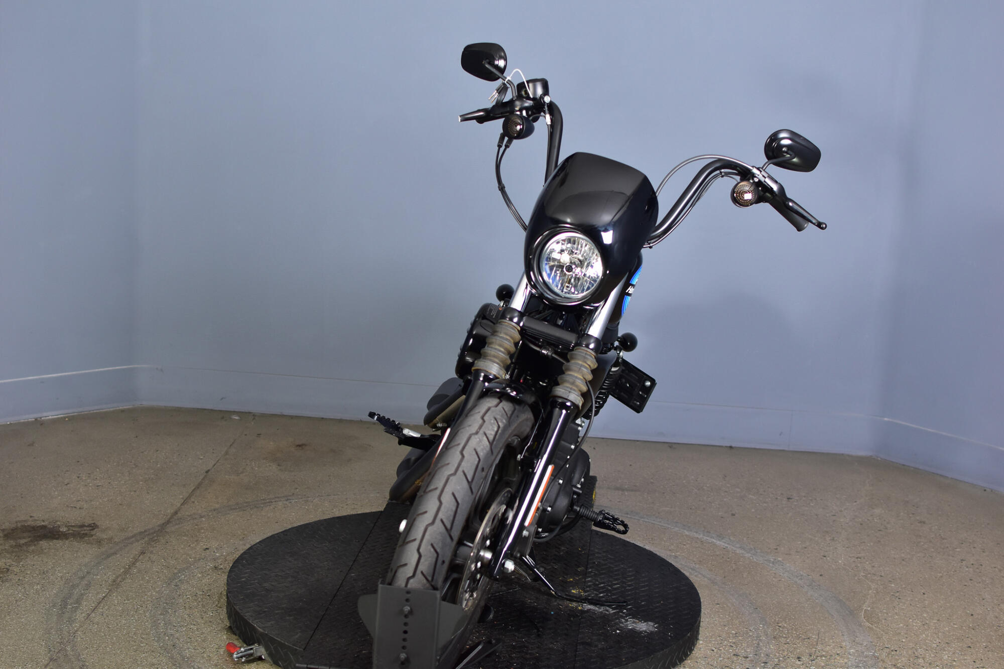 2019 Harley-Davidson® Iron 1200™ Vivid Black, photo 3