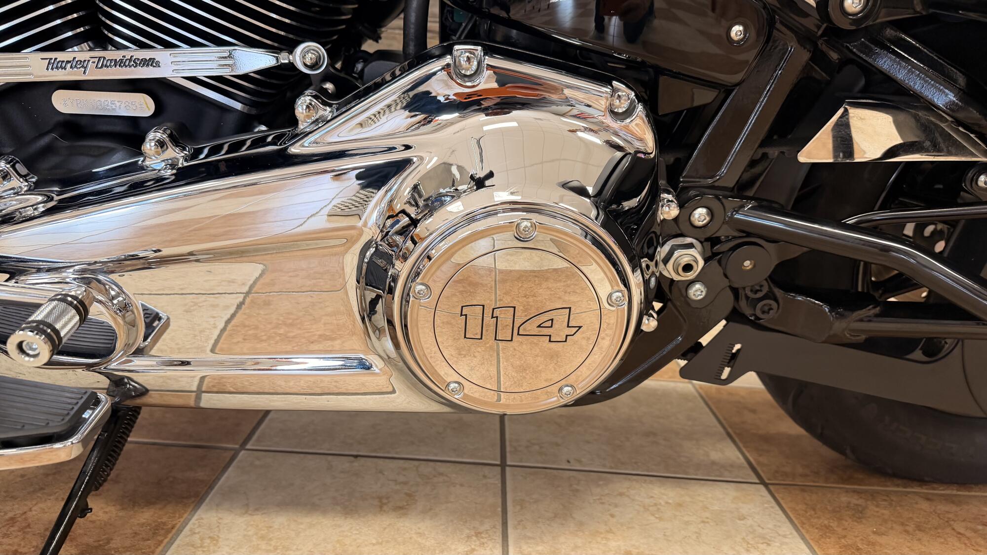 2022 Harley-Davidson® Heritage Classic 114 Reef Blue/Vivid Black (Chrome Finish w/Cast Wheels), photo 20