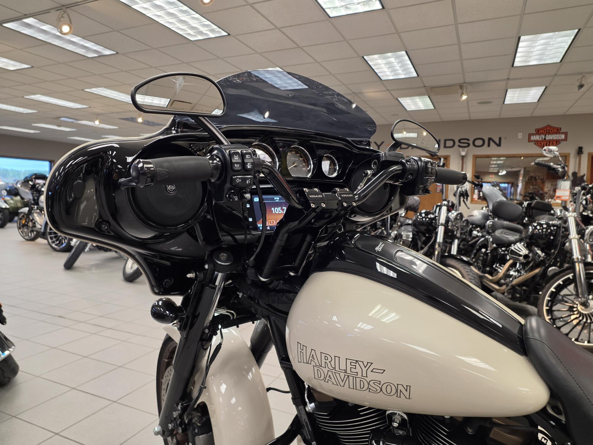 FLHXST 2023 Street Glide® ST, photo 22