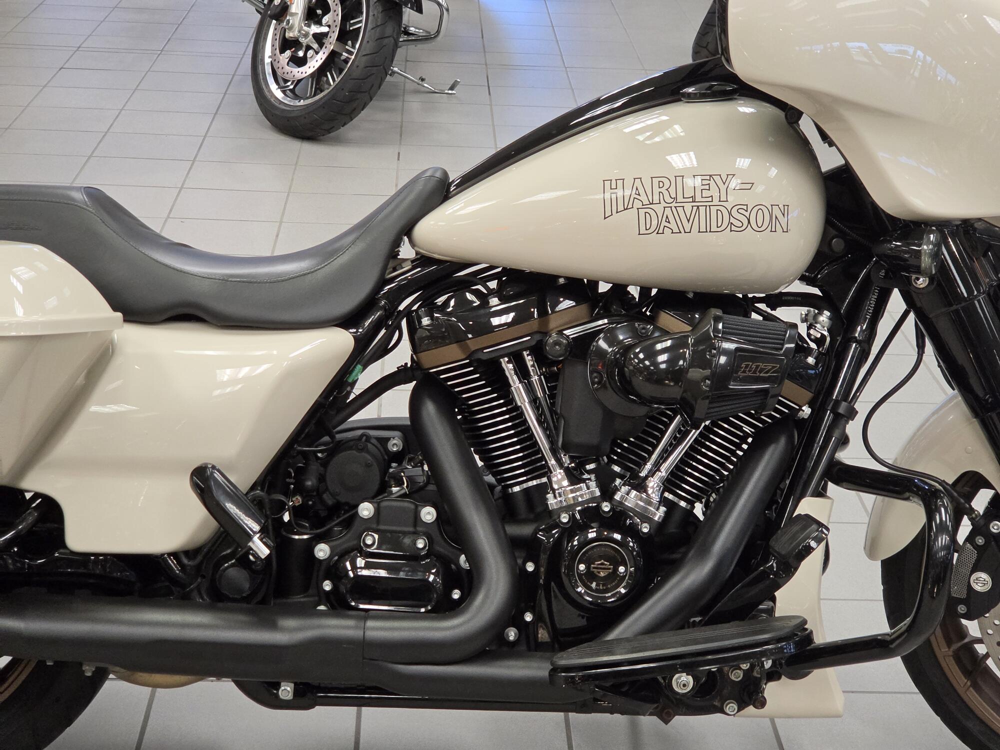 FLHXST 2023 Street Glide® ST, photo 11