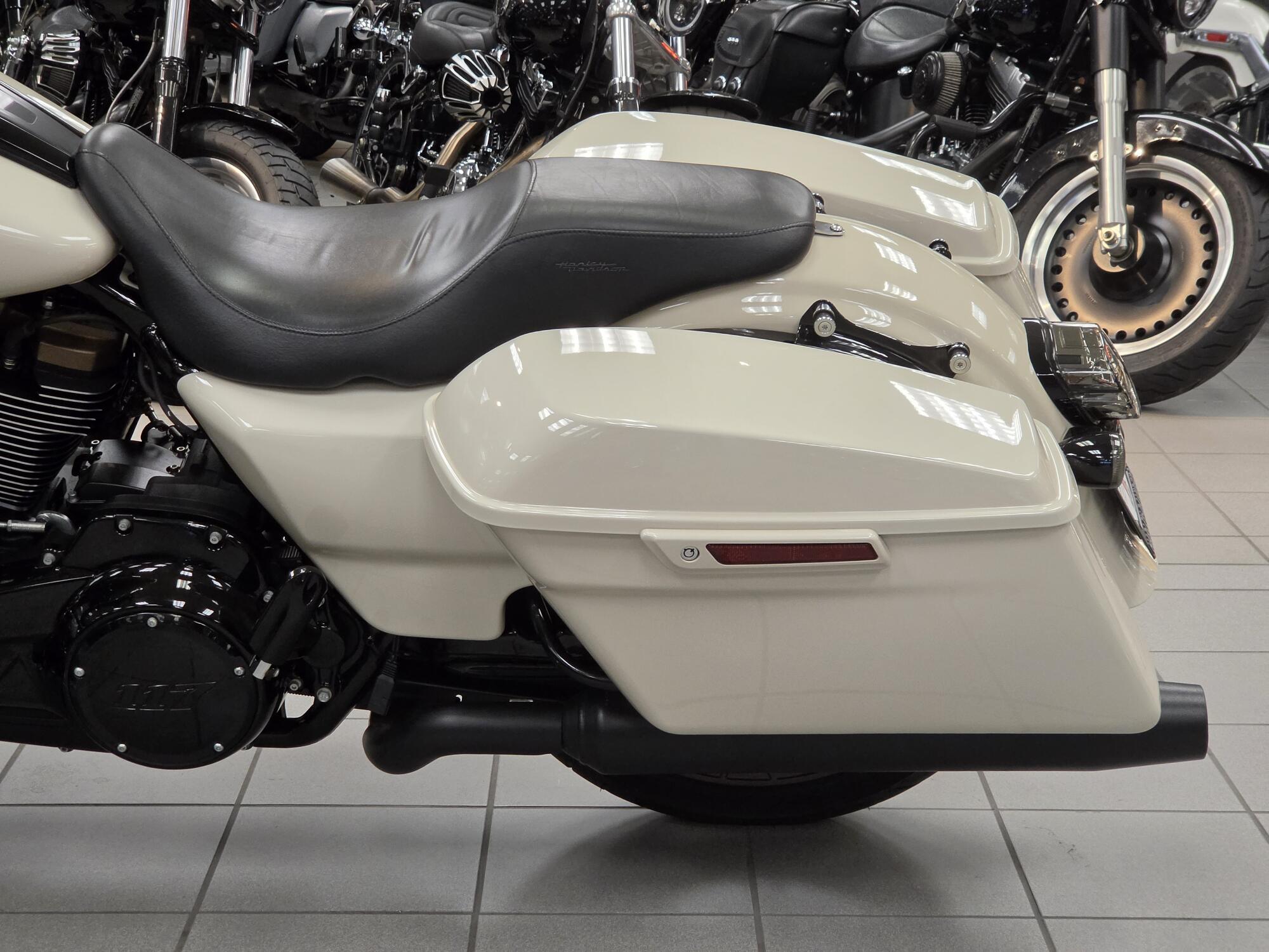 FLHXST 2023 Street Glide® ST, photo 16