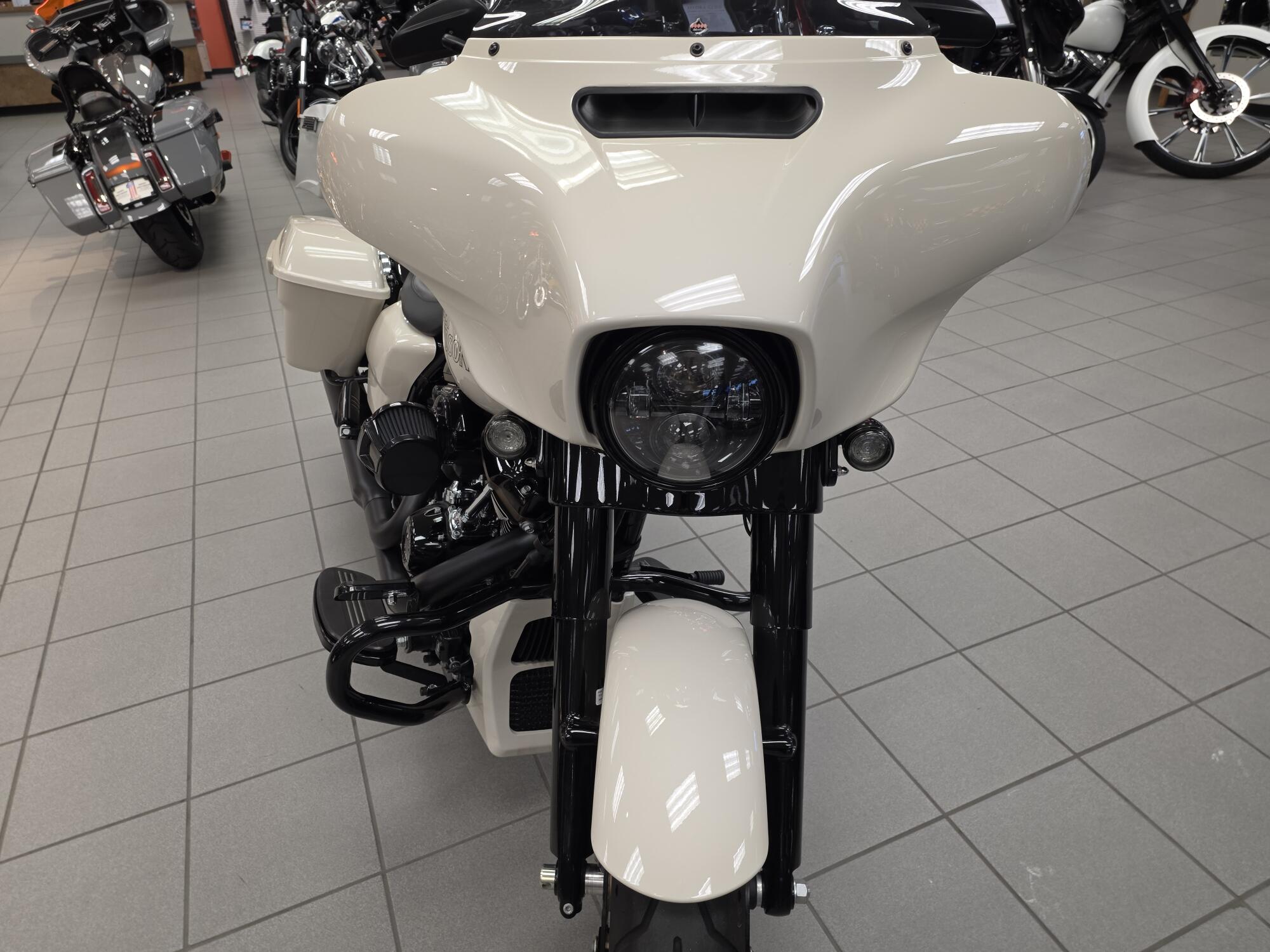 FLHXST 2023 Street Glide® ST, photo 18