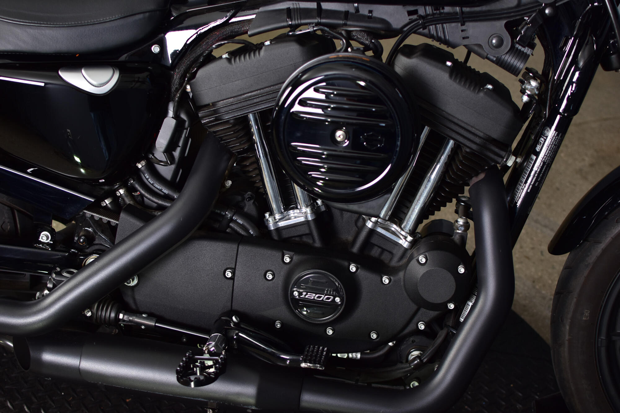 2019 Harley-Davidson® Iron 1200™ Vivid Black, photo 11