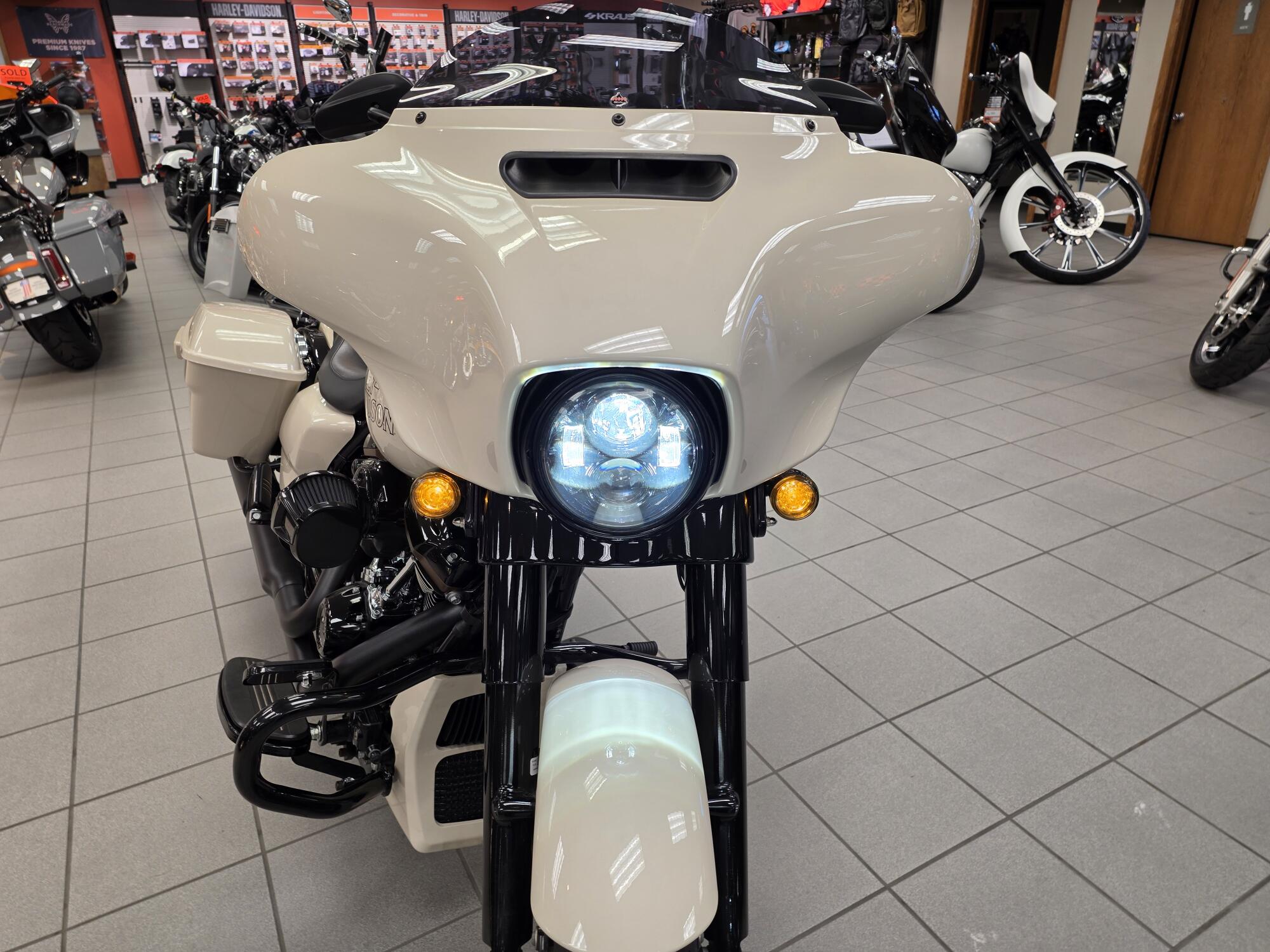 FLHXST 2023 Street Glide® ST, photo 20