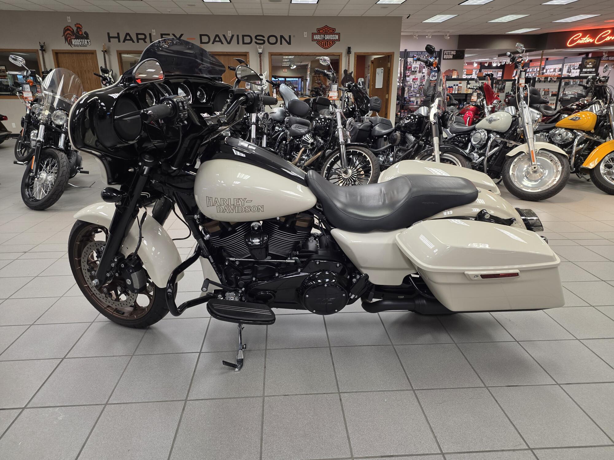FLHXST 2023 Street Glide® ST, photo 5