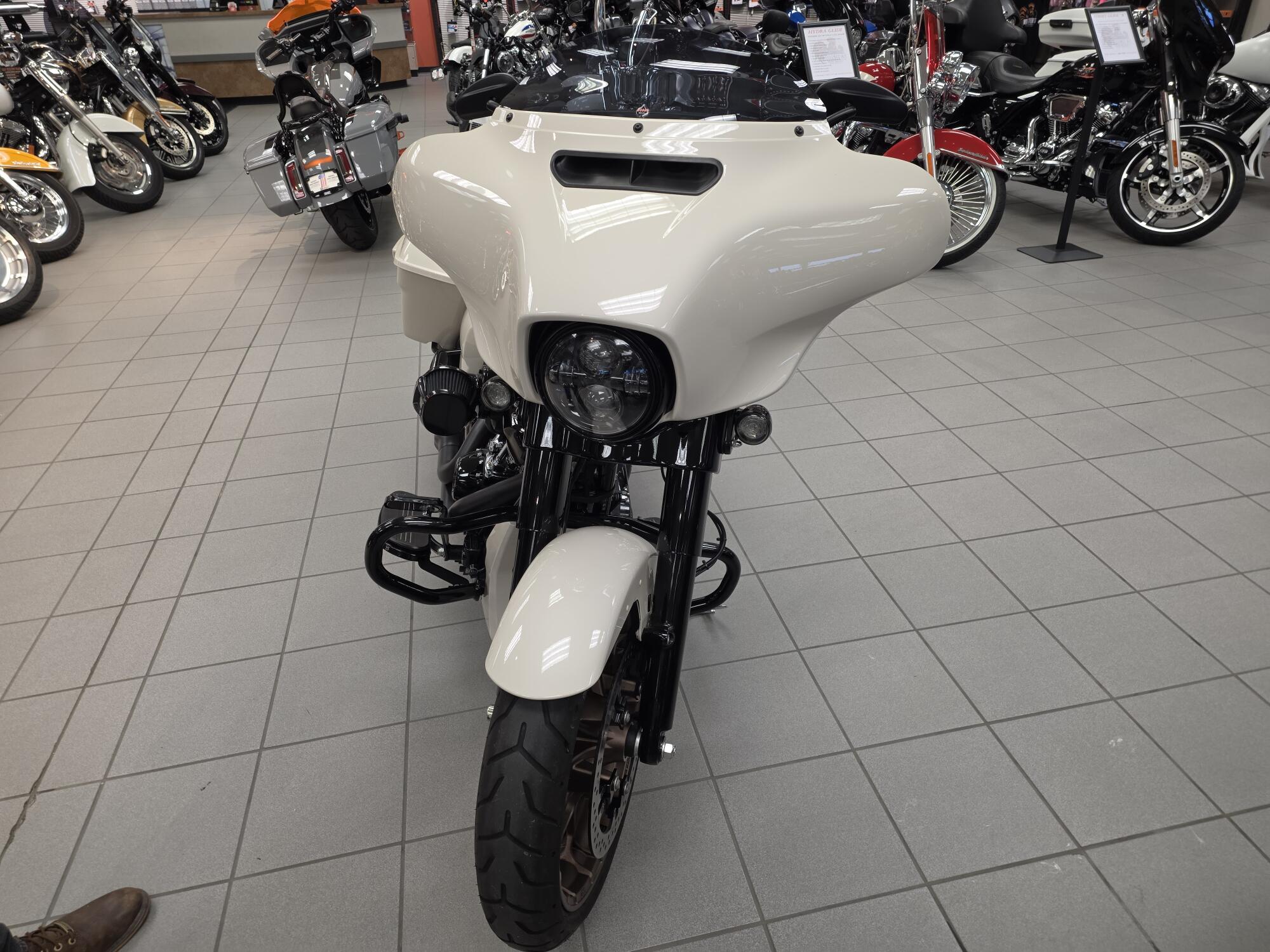 FLHXST 2023 Street Glide® ST, photo 3