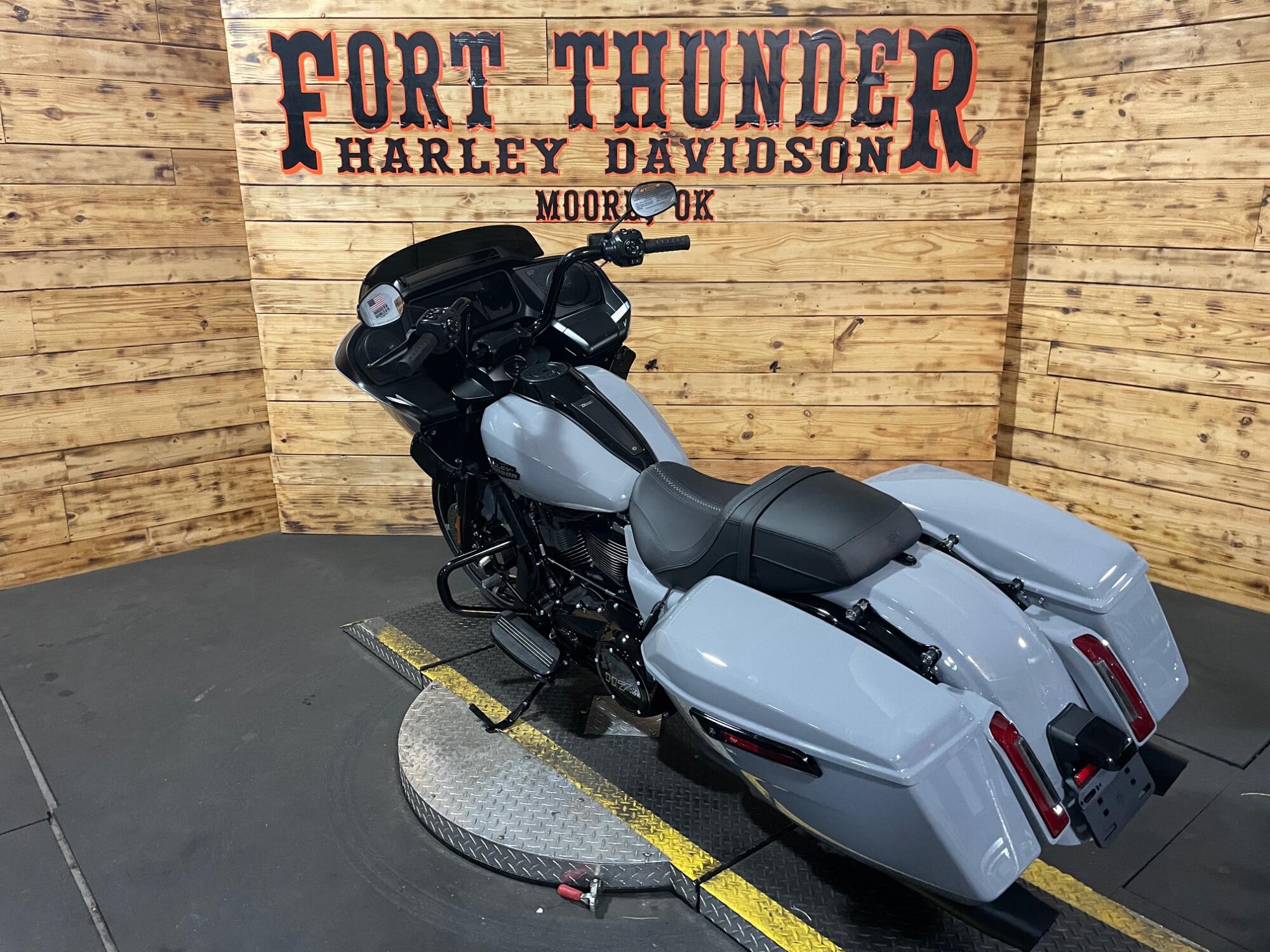 2026 Harley-Davidson® Road Glide® FLTRX, photo 11