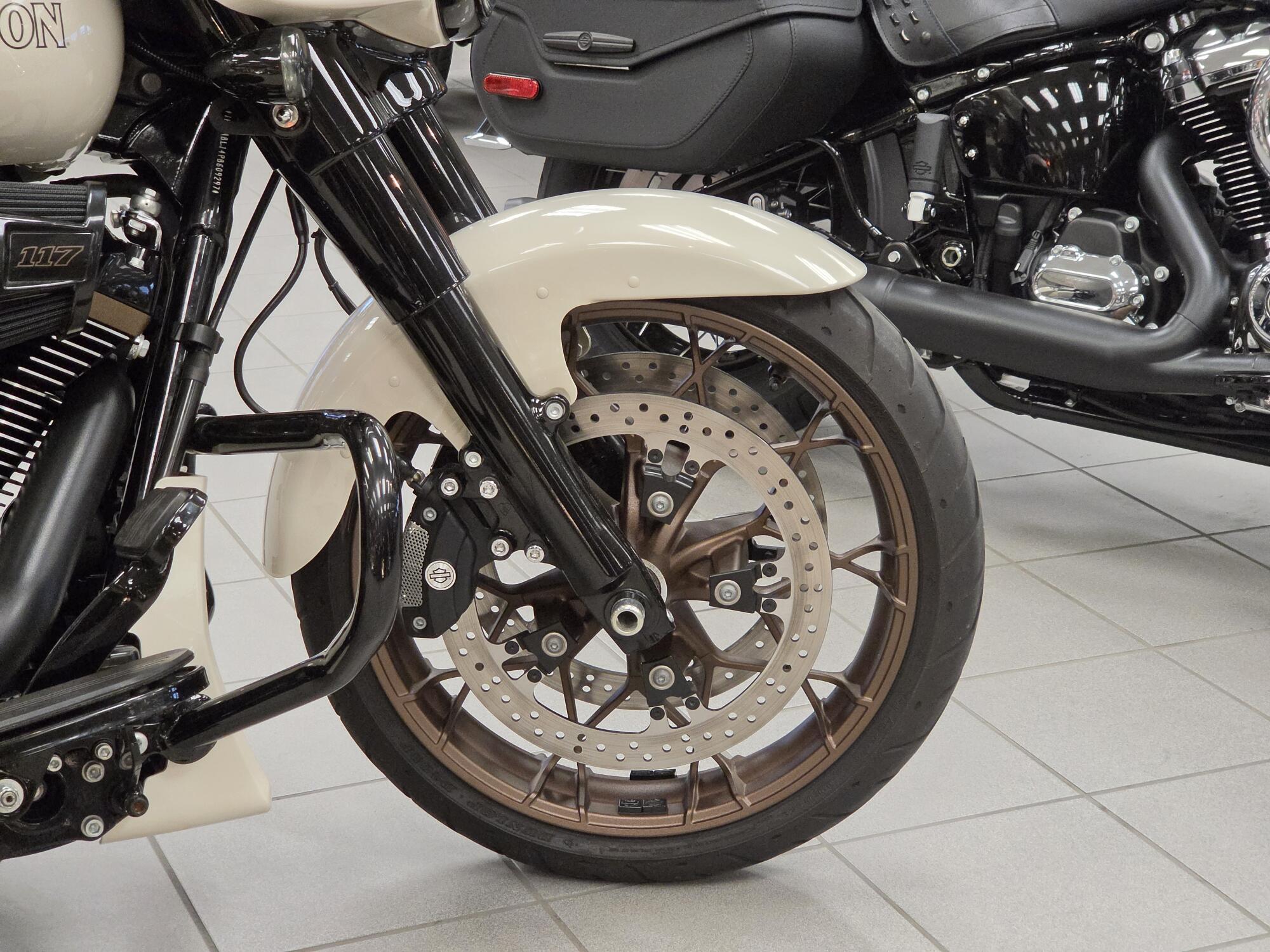 FLHXST 2023 Street Glide® ST, photo 9