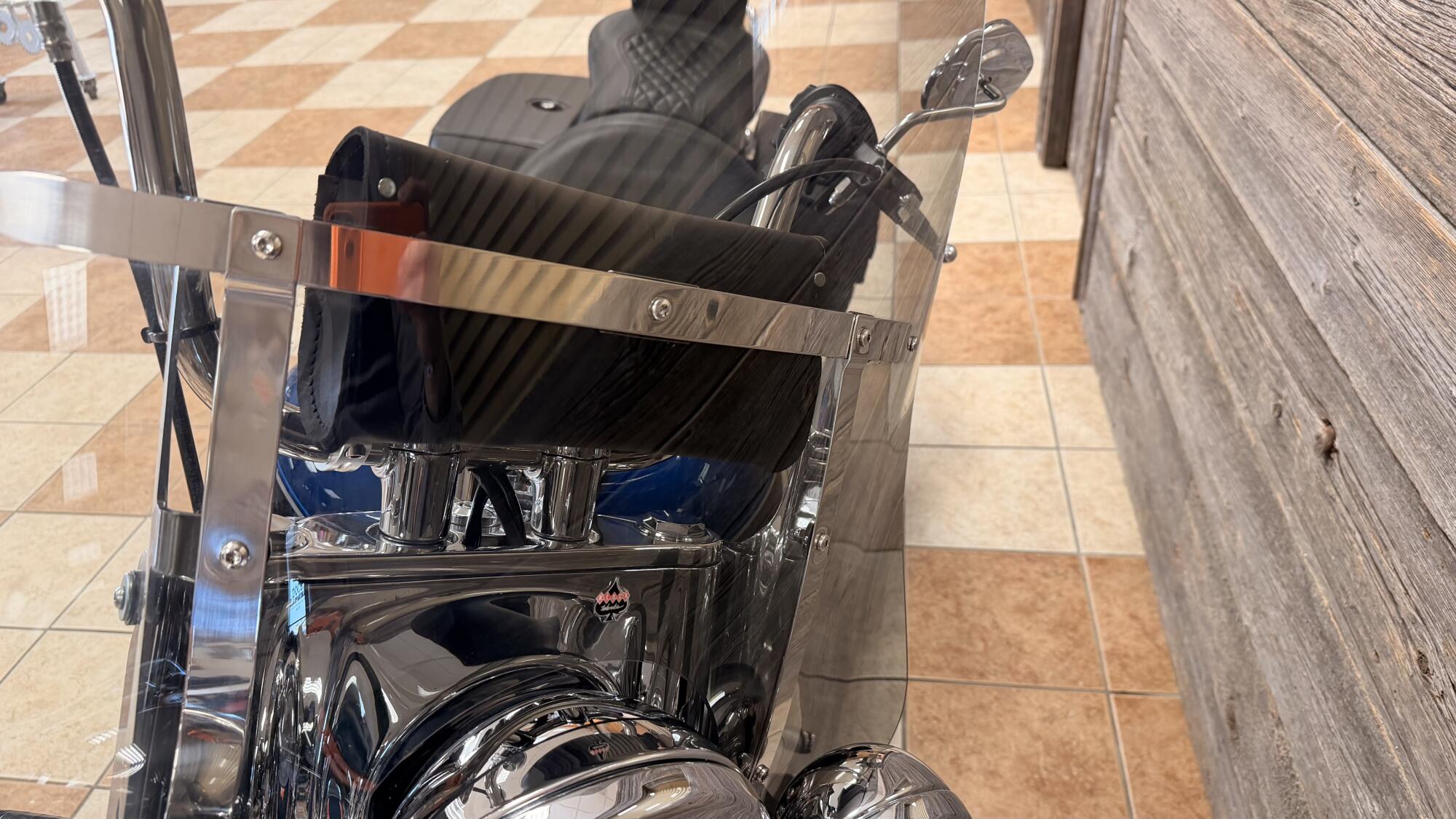 2022 Harley-Davidson® Heritage Classic 114 Reef Blue/Vivid Black (Chrome Finish w/Cast Wheels), photo 6