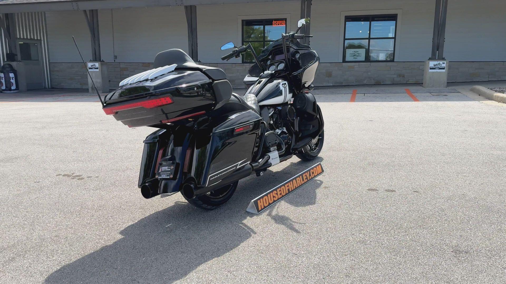 2020 Harley-Davidson® Road Glide® Limited – Black Option CUSTOMER BLACK AND WHITE, photo 10