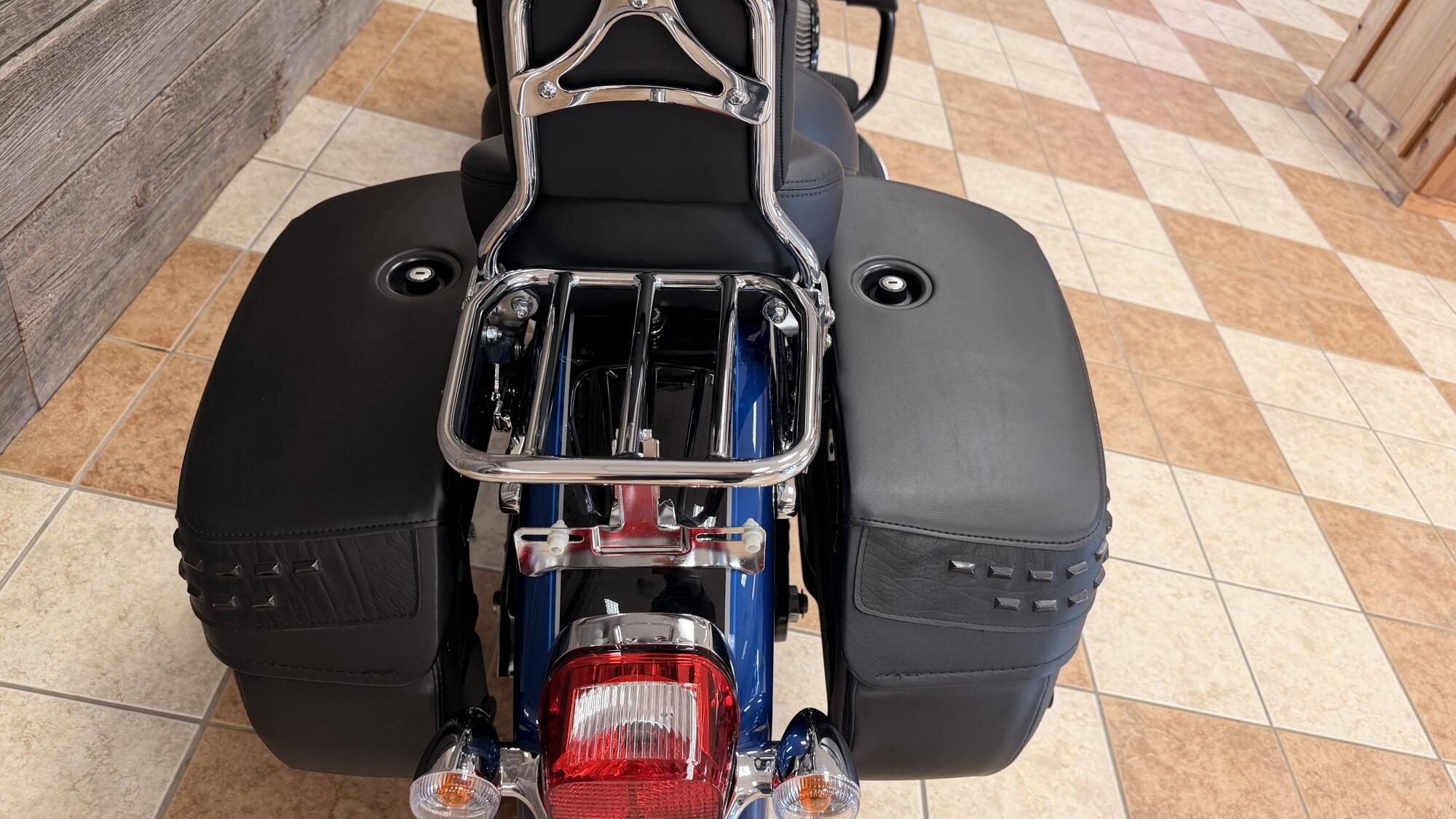 2022 Harley-Davidson® Heritage Classic 114 Reef Blue/Vivid Black (Chrome Finish w/Cast Wheels), photo 12