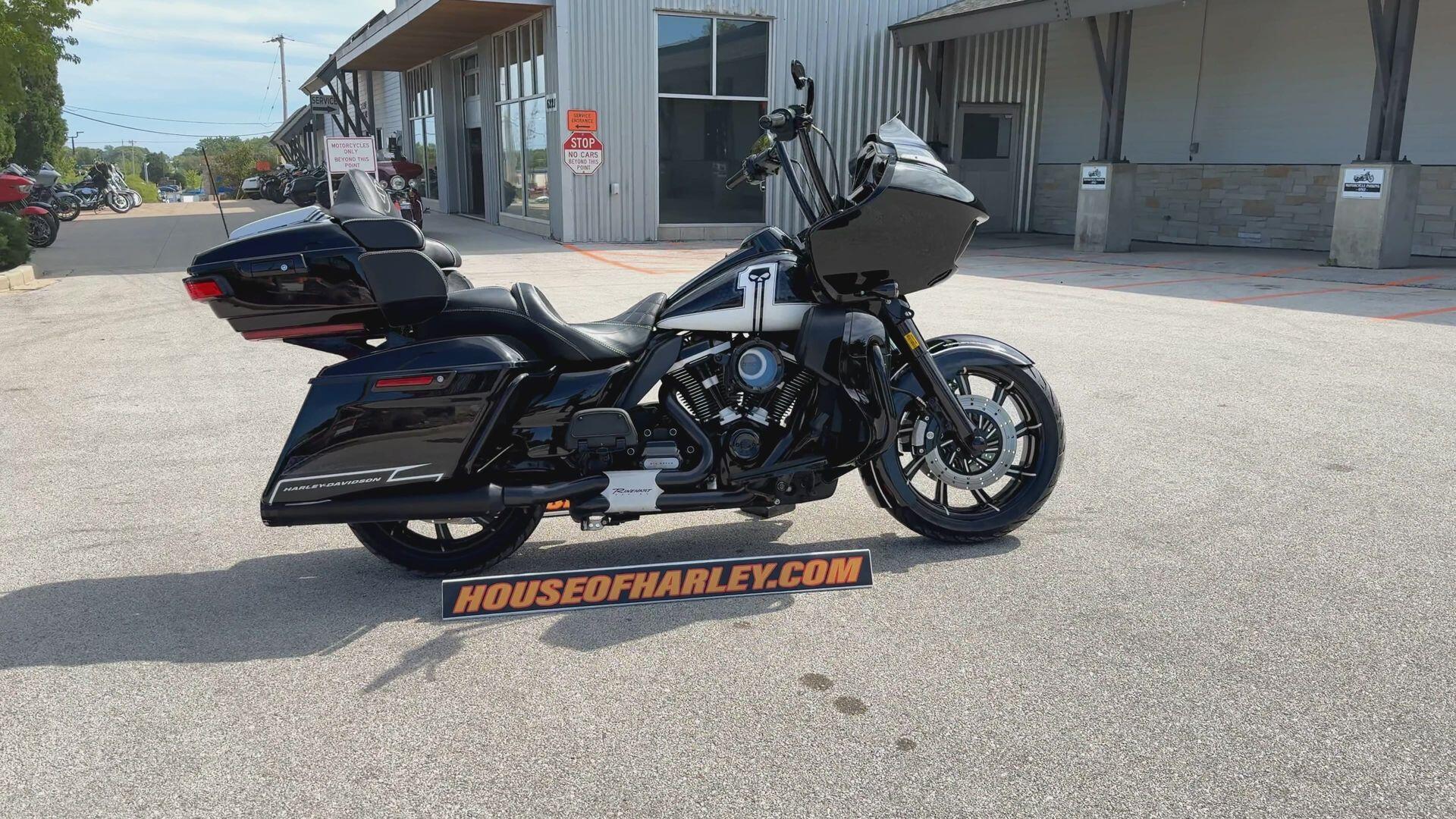 2020 Harley-Davidson® Road Glide® Limited – Black Option CUSTOMER BLACK AND WHITE, photo 11