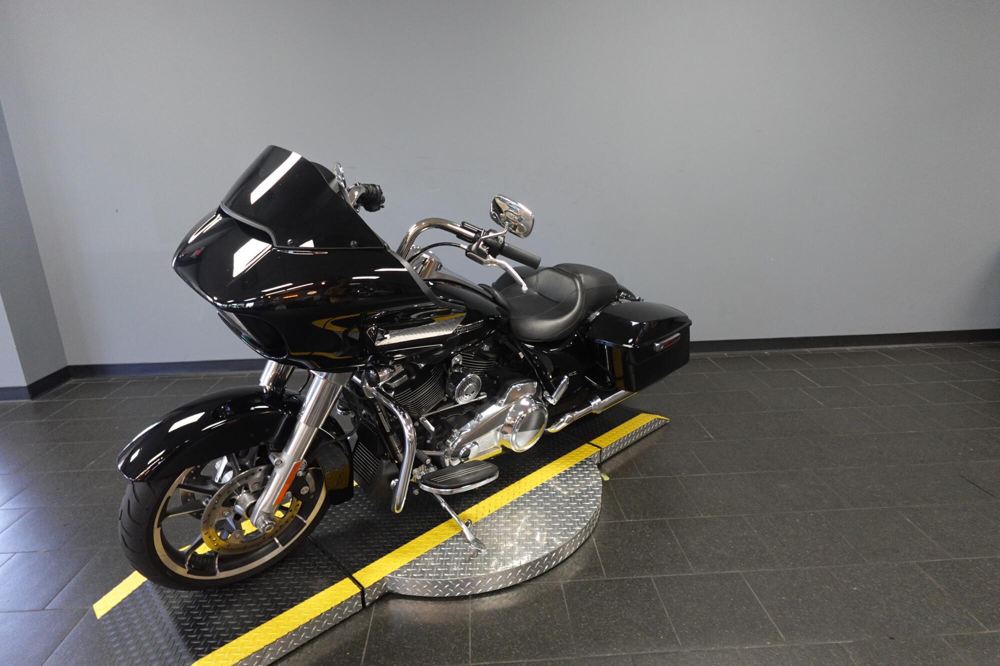 2022 Harley-Davidson® Road Glide® FLTRX, photo 4