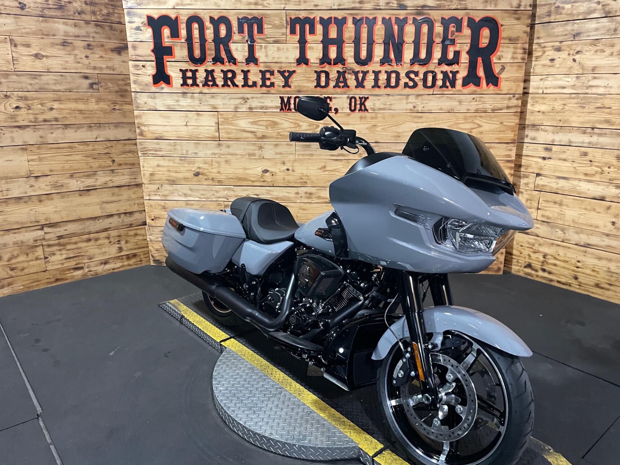 2026 Harley-Davidson® Road Glide® FLTRX, photo 4