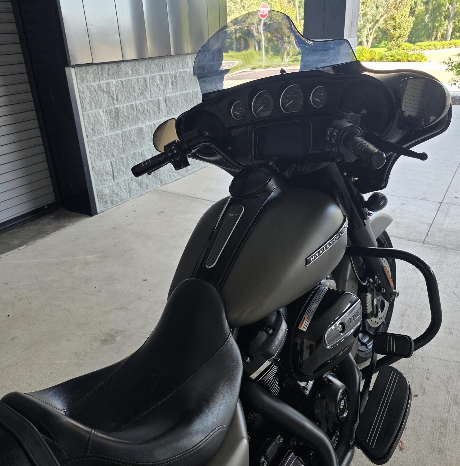 2019 Harley-Davidson® Street Glide® Special Gray Denim, photo 7