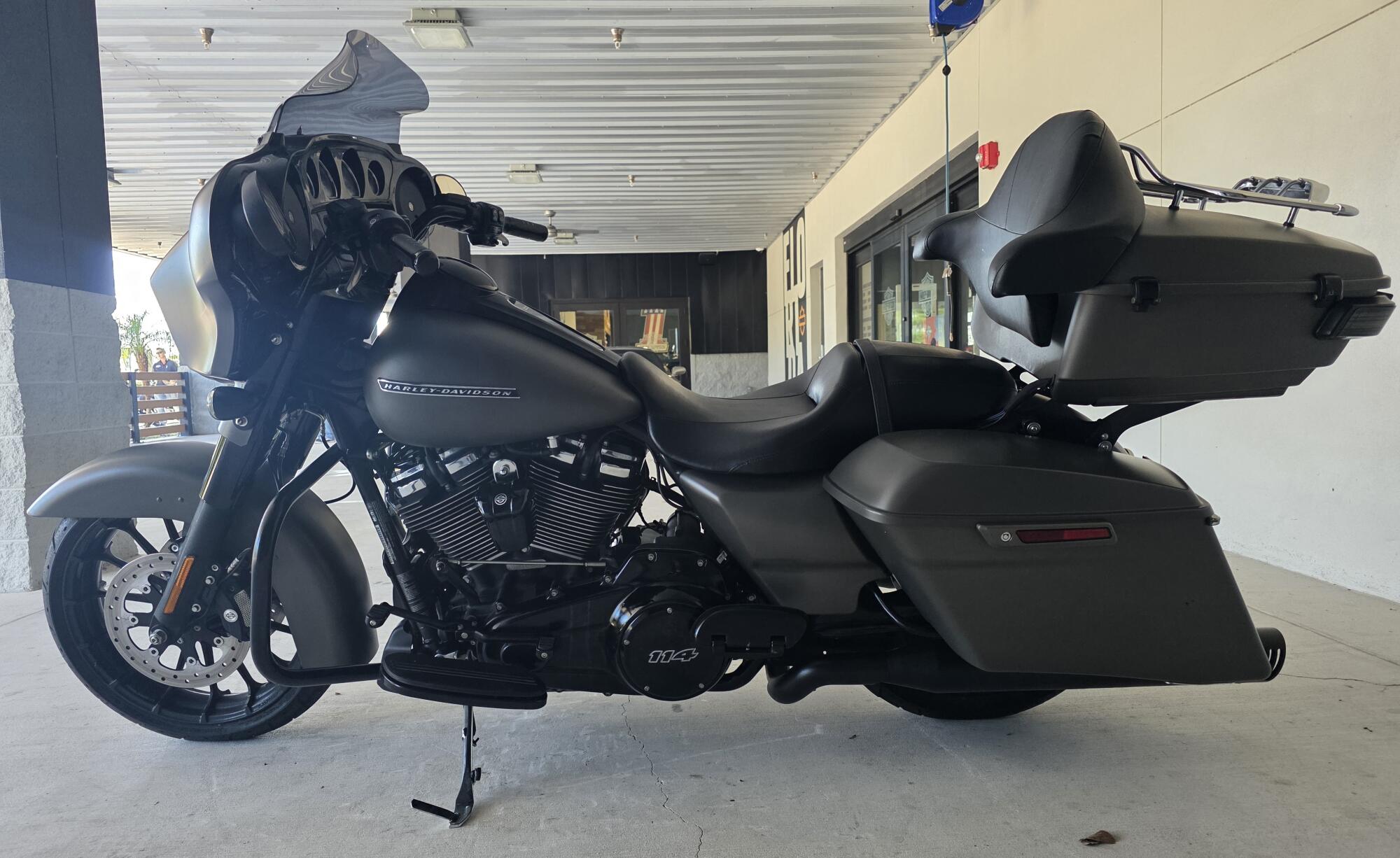 2019 Harley-Davidson® Street Glide® Special Gray Denim, photo 10