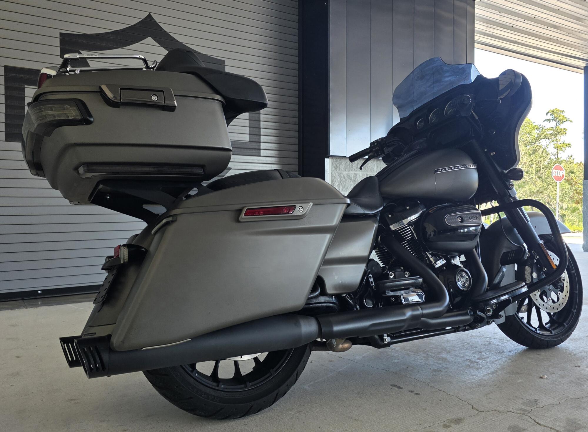 2019 Harley-Davidson® Street Glide® Special Gray Denim, photo 8