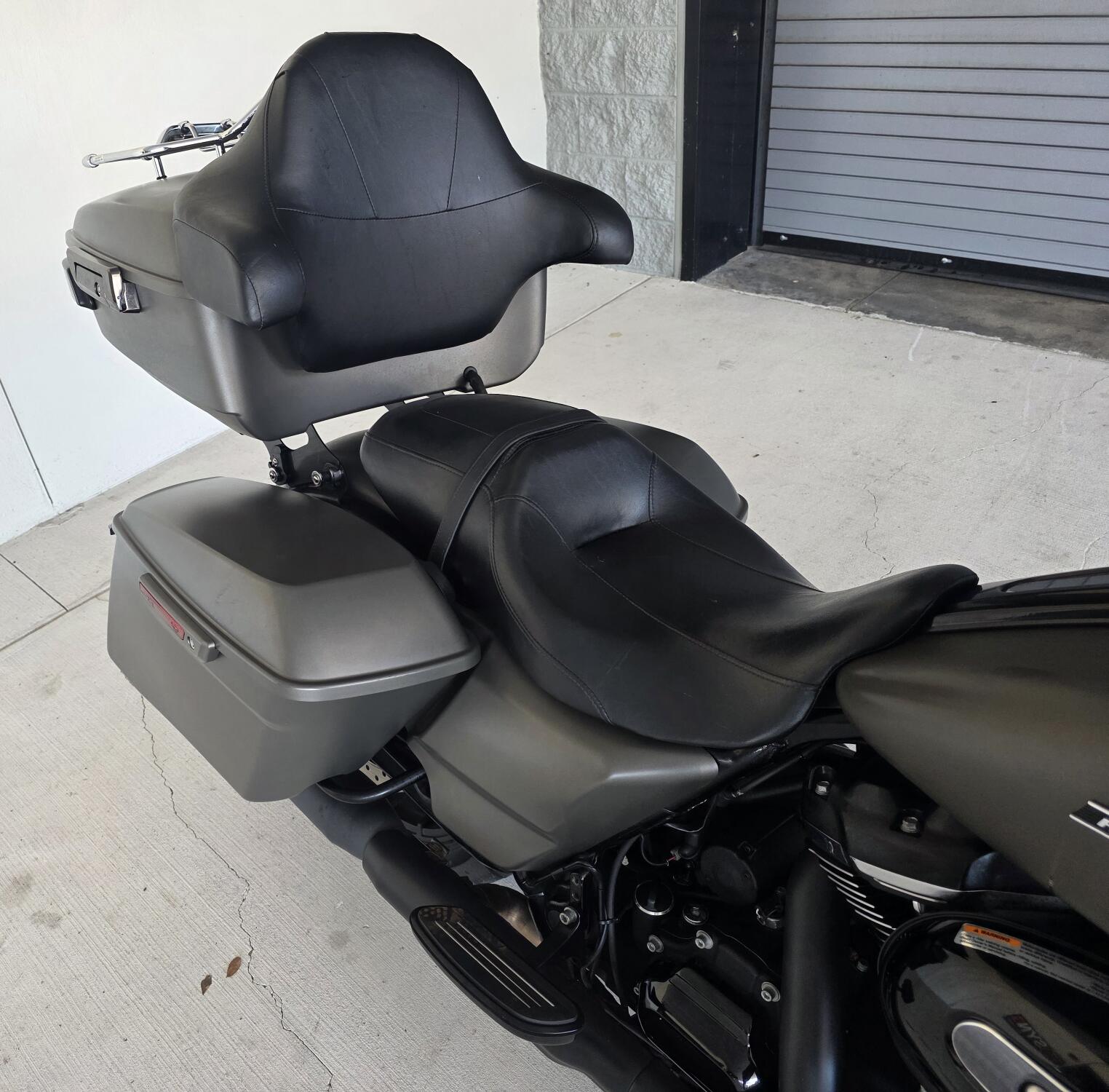 2019 Harley-Davidson® Street Glide® Special Gray Denim, photo 6