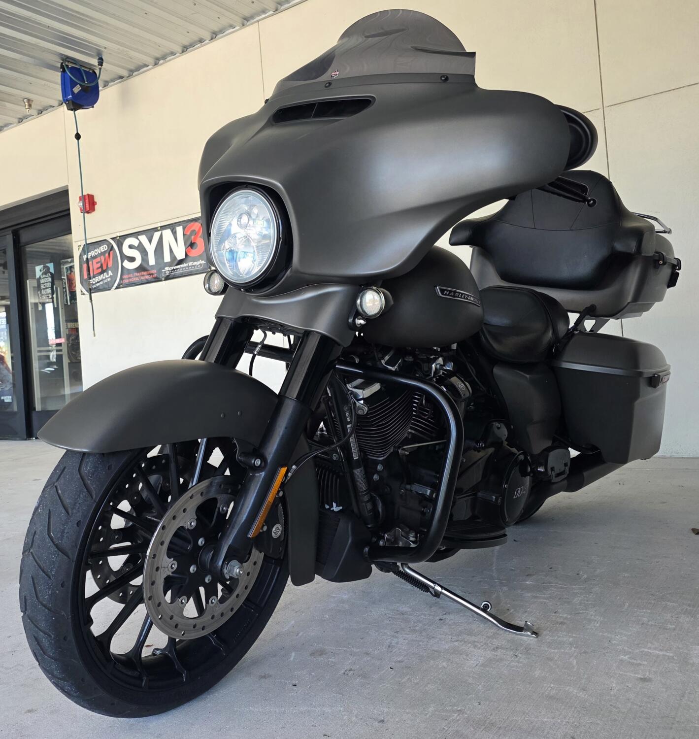 2019 Harley-Davidson® Street Glide® Special Gray Denim, photo 11