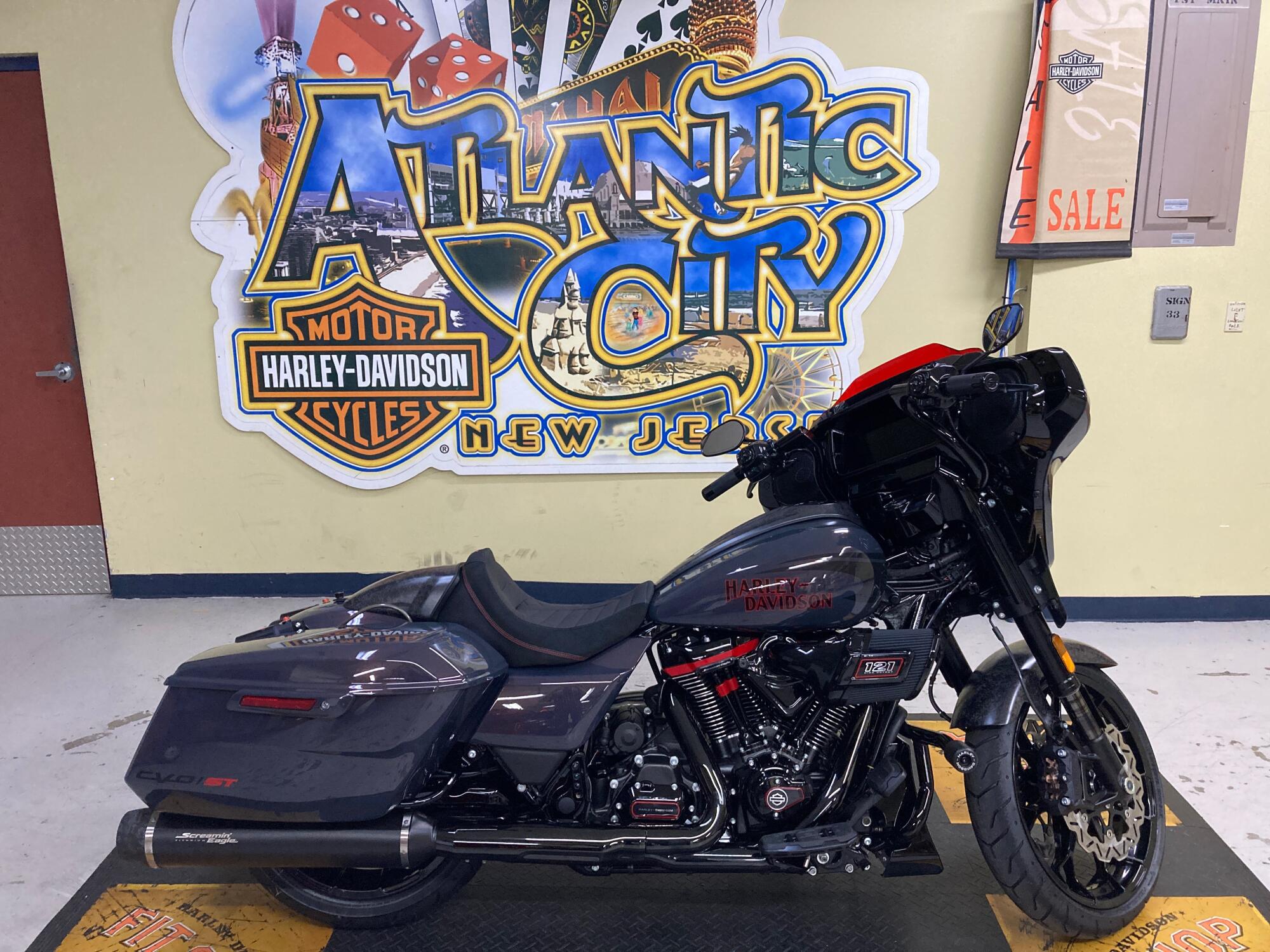 2026 Harley-Davidson® CVO Street Glide ST Inferno Gray FLHXSTSE