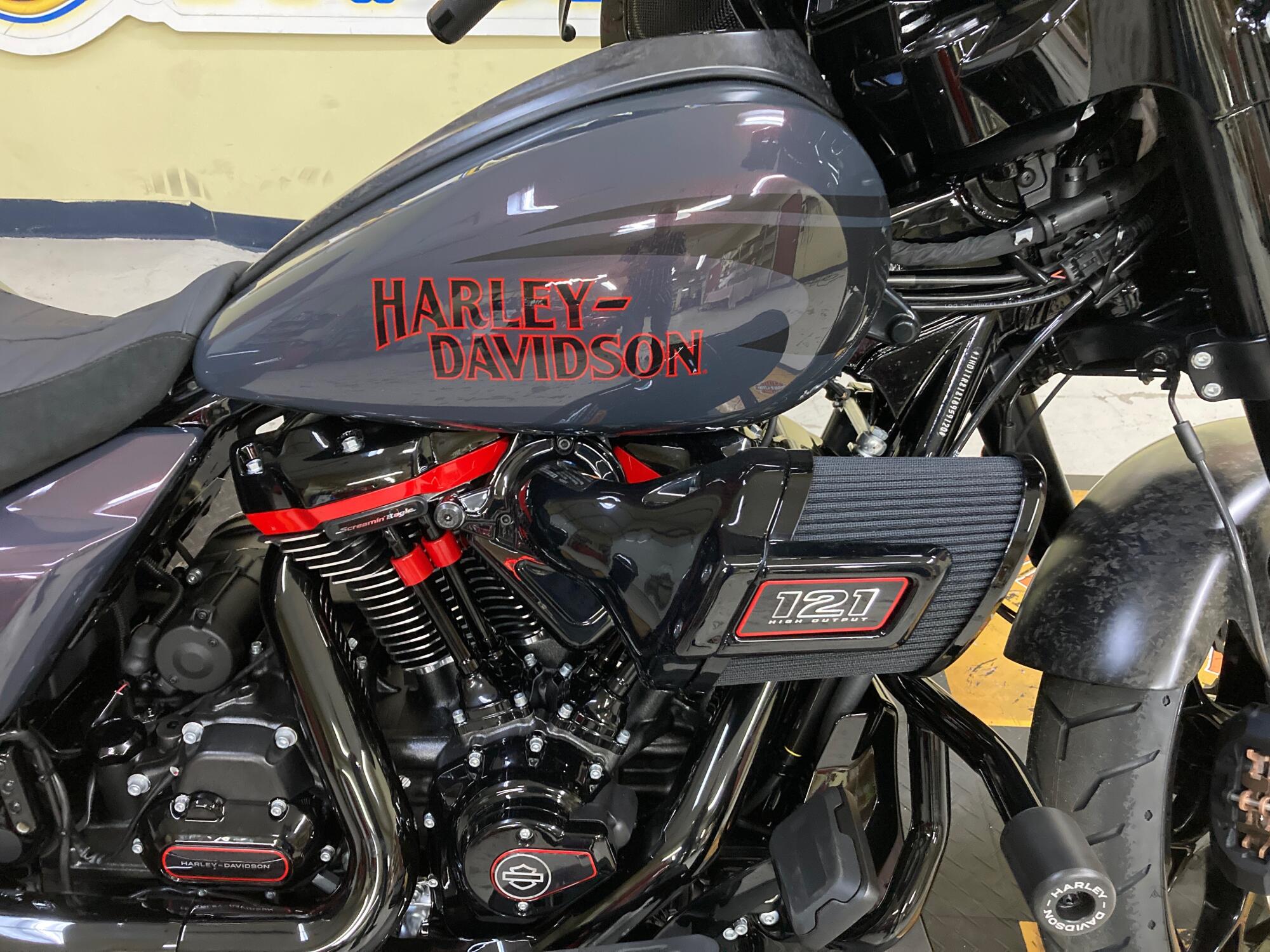 2026 Harley-Davidson® CVO Street Glide ST Inferno Gray FLHXSTSE, photo 2