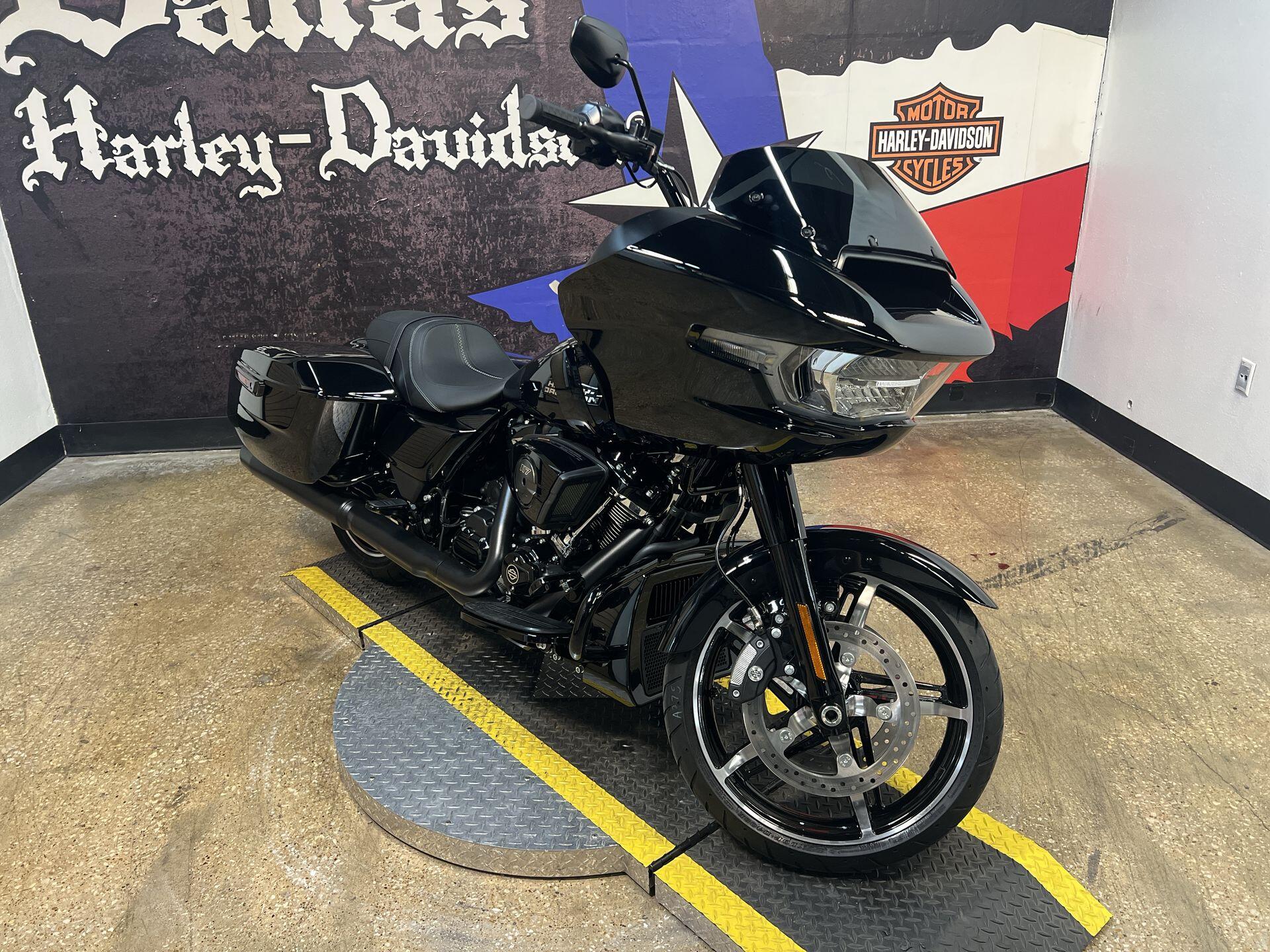 2026 Harley-Davidson® Road Glide® FLTRX, photo 7