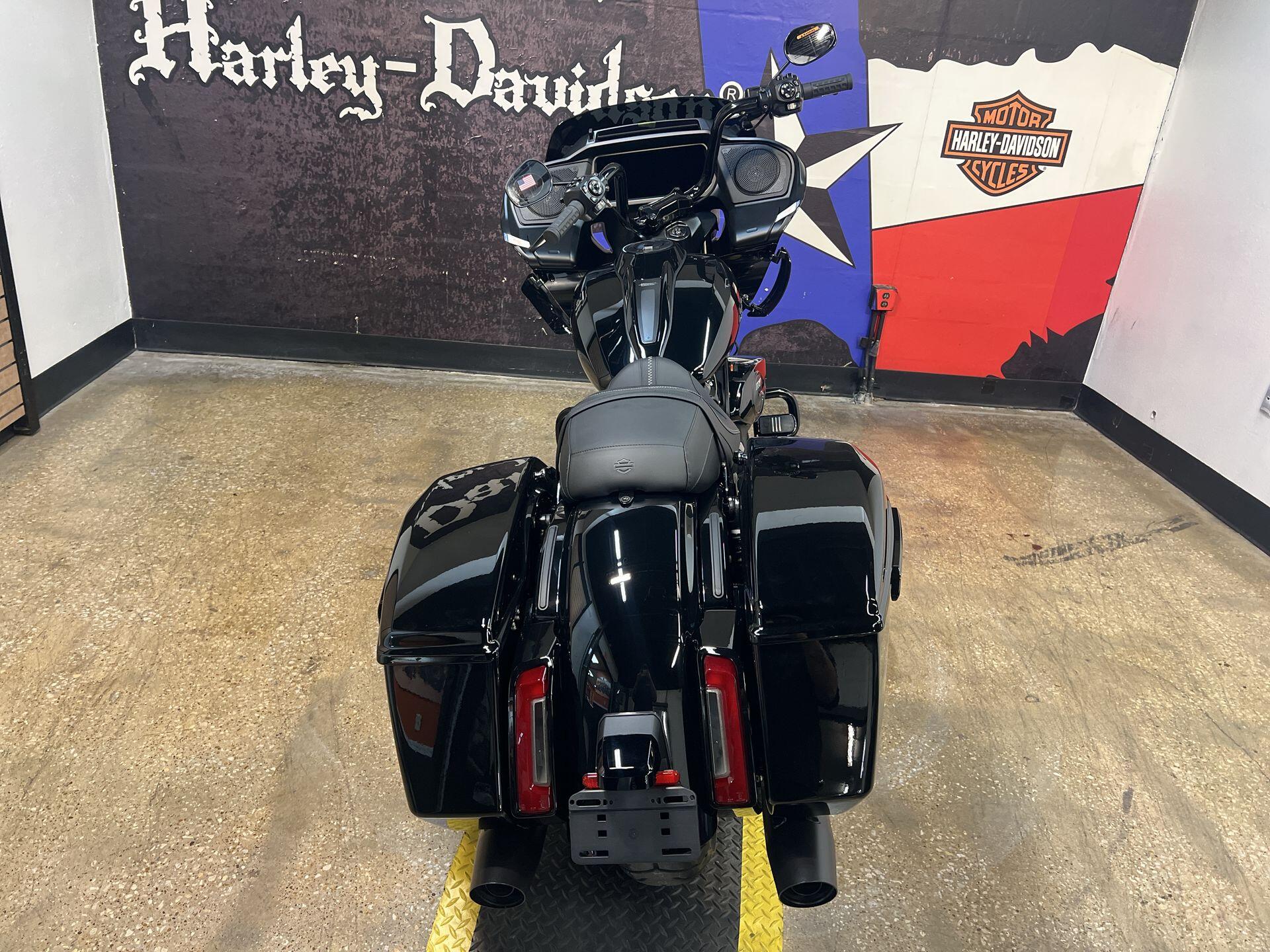 2026 Harley-Davidson® Road Glide® FLTRX, photo 10