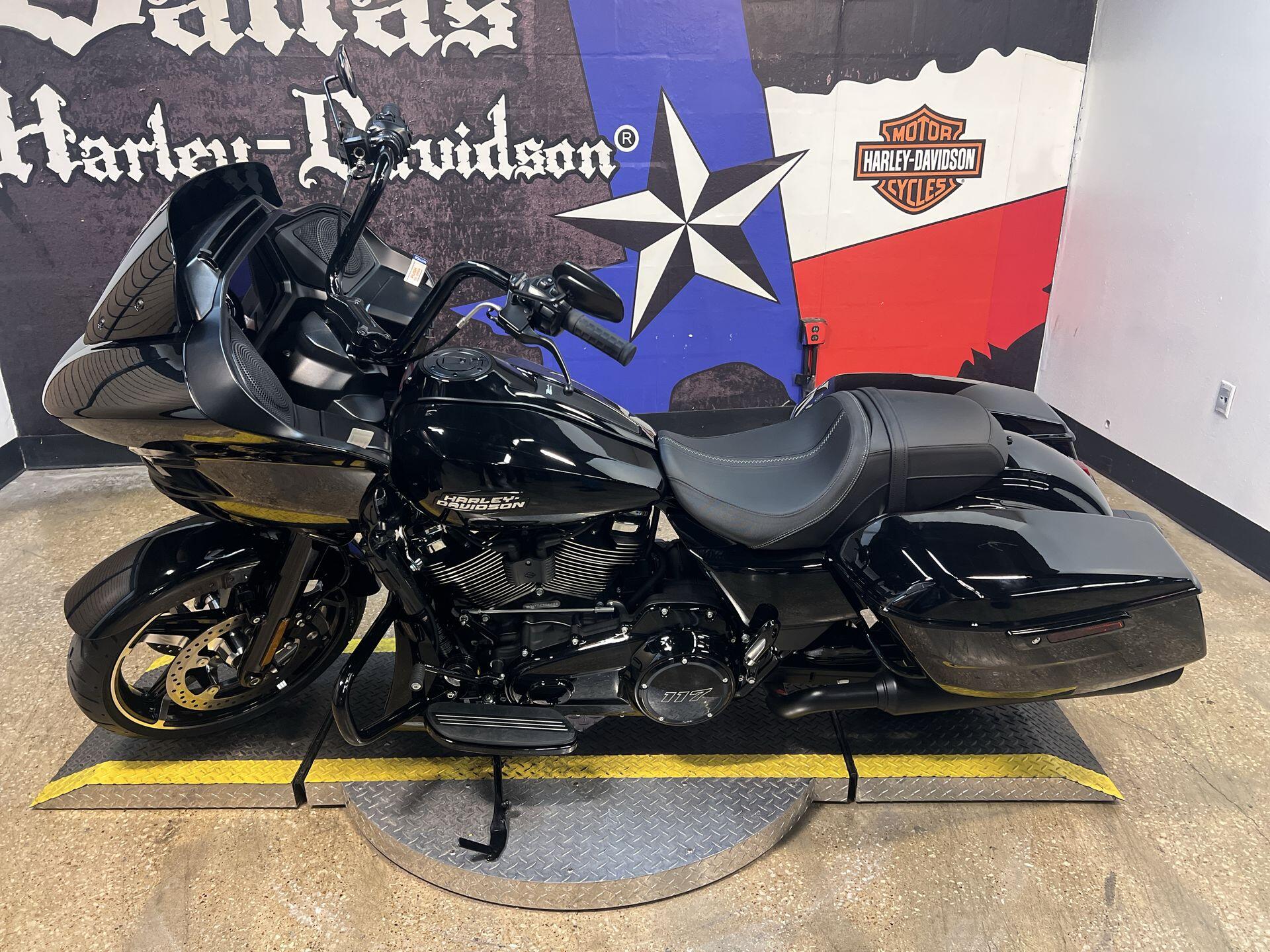 2026 Harley-Davidson® Road Glide® FLTRX, photo 4
