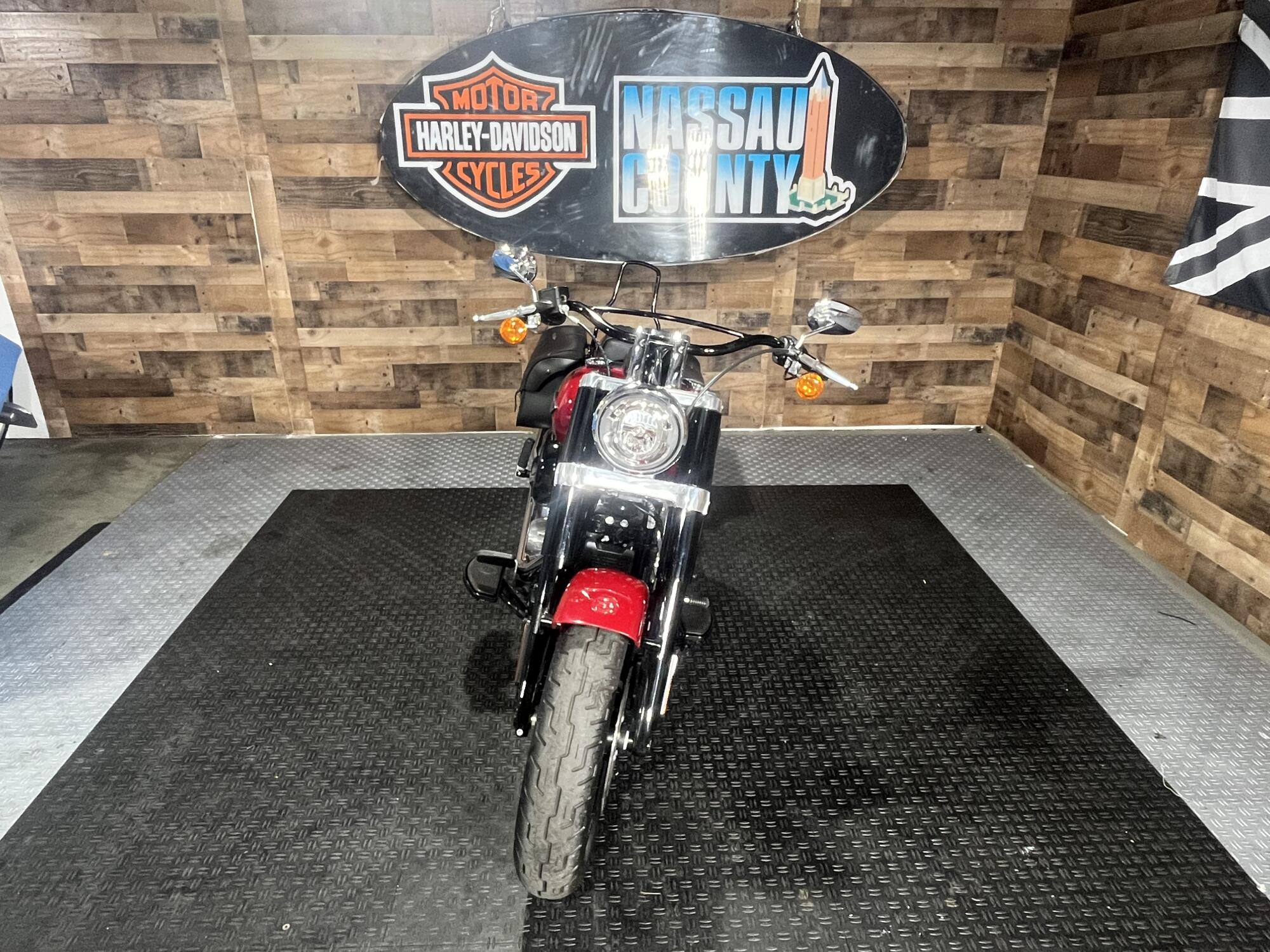 2021 Harley-Davidson® Softail Slim® Billiard Red, photo 3