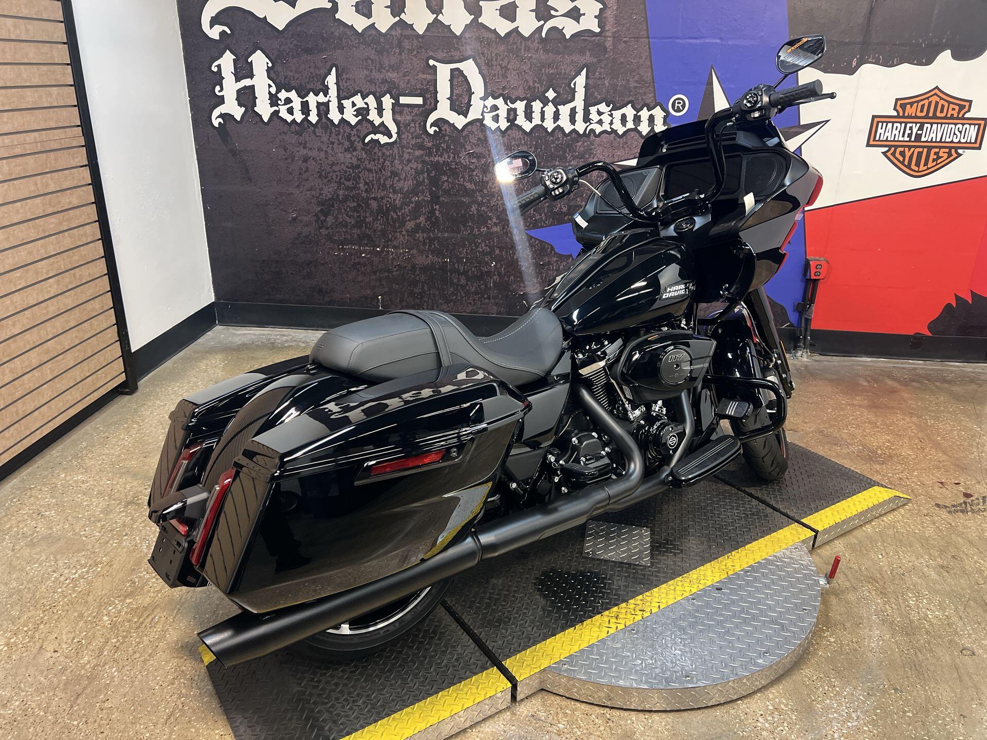 2026 Harley-Davidson® Road Glide® FLTRX, photo 9