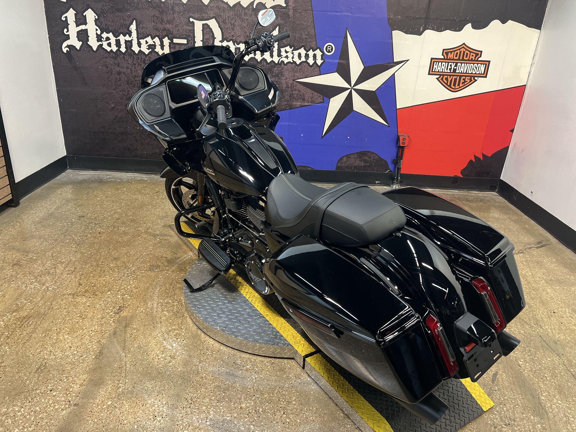 2026 Harley-Davidson® Road Glide® FLTRX, photo 3