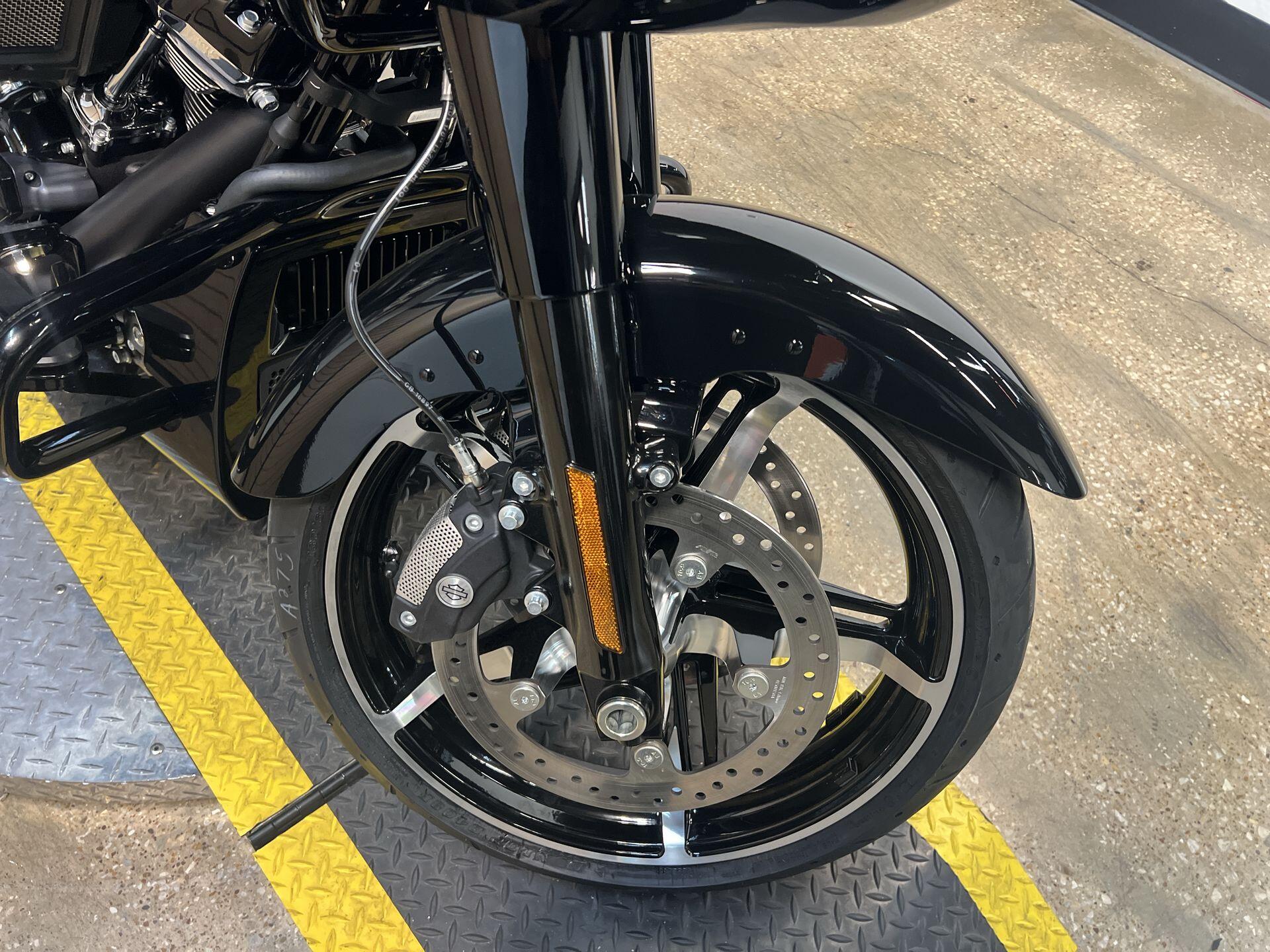 2026 Harley-Davidson® Road Glide® FLTRX, photo 12