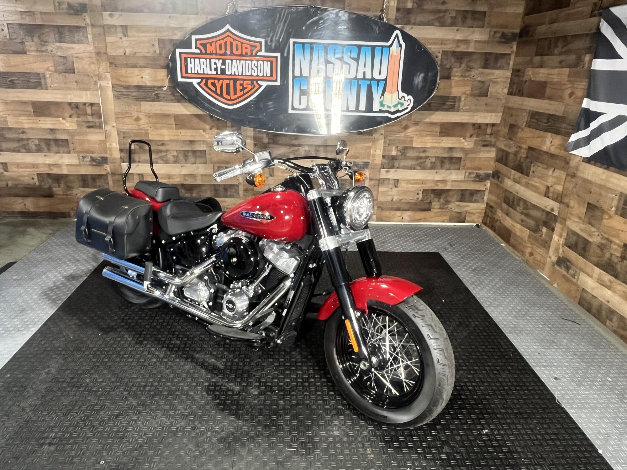 2021 Harley-Davidson® Softail Slim® Billiard Red, photo 2
