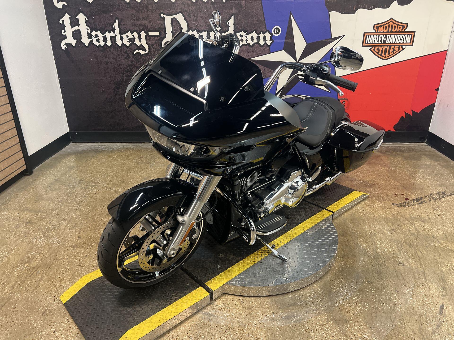 2026 Harley-Davidson® Road Glide® FLTRX, photo 5