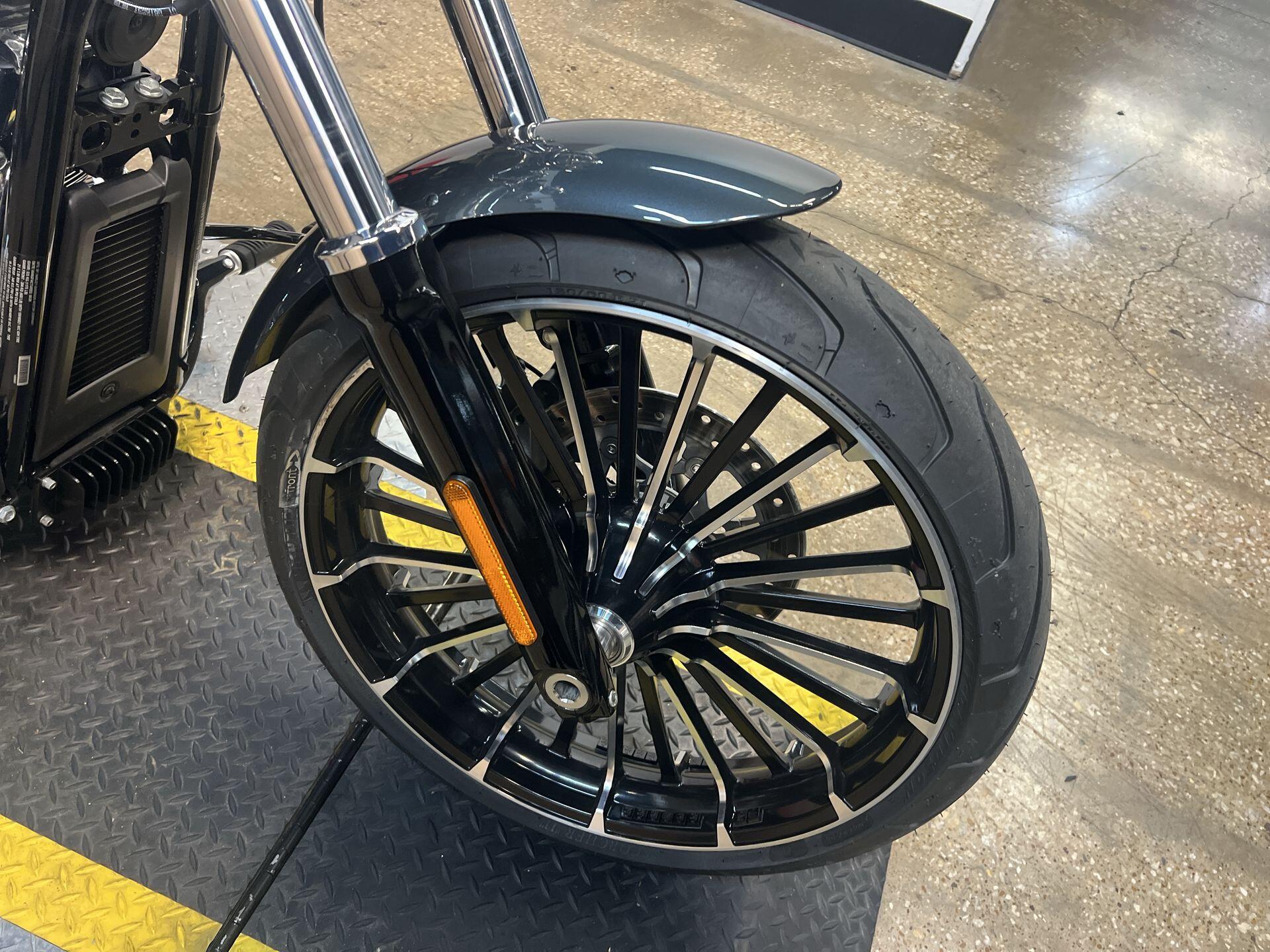 2026 Harley-Davidson® Breakout® FXBR, photo 12