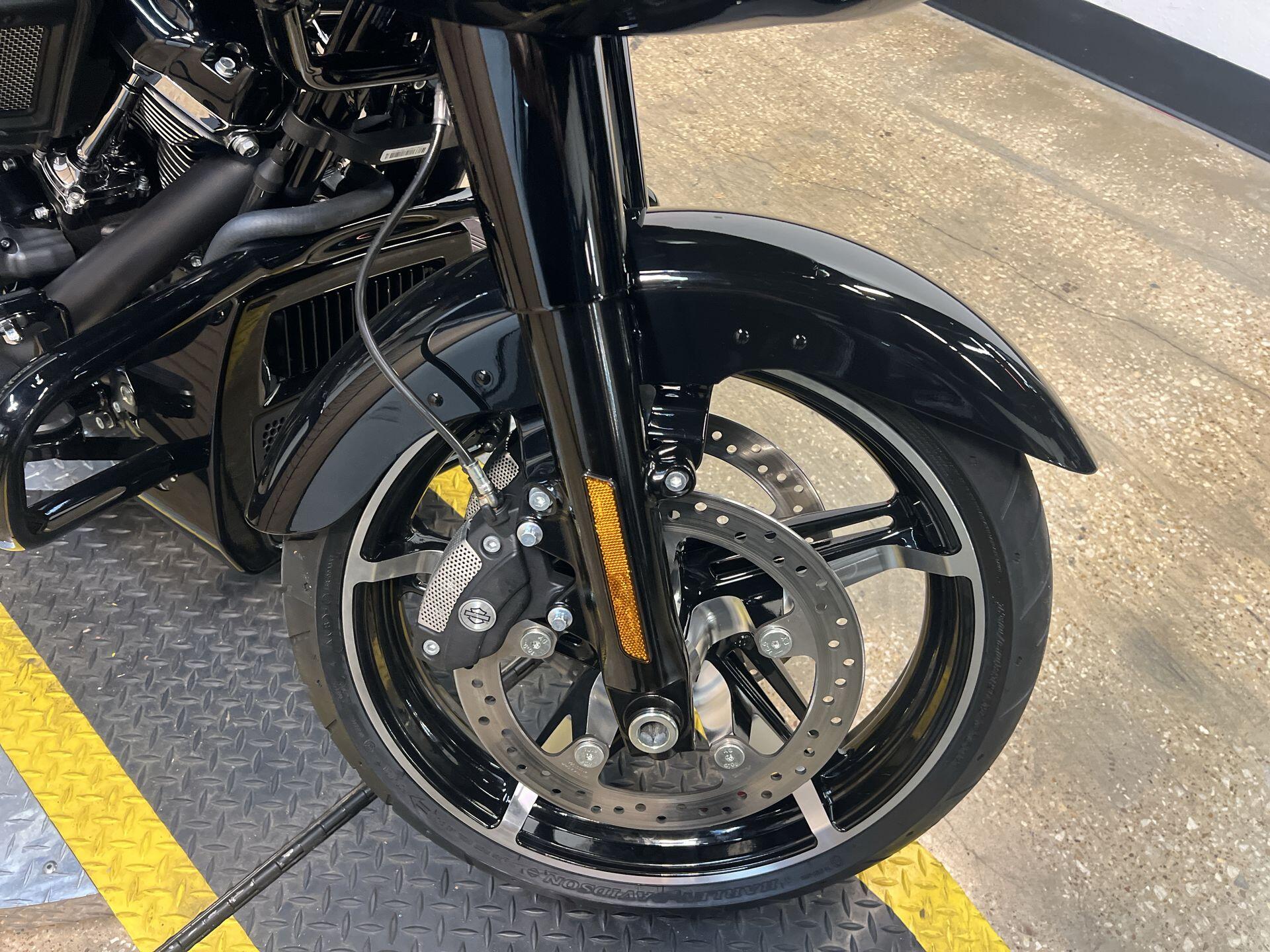 2026 Harley-Davidson® Road Glide® FLTRX, photo 12