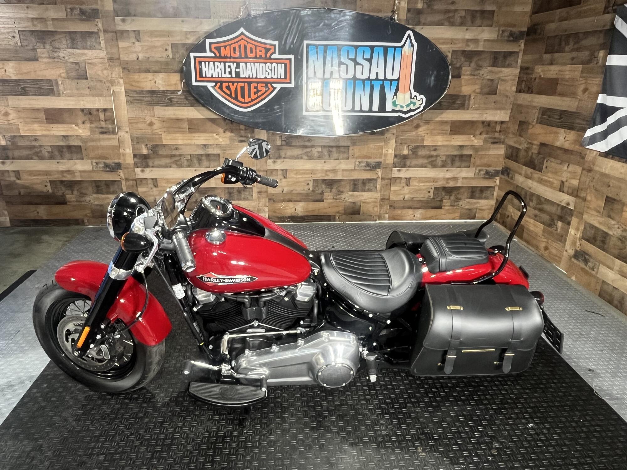 2021 Harley-Davidson® Softail Slim® Billiard Red, photo 5