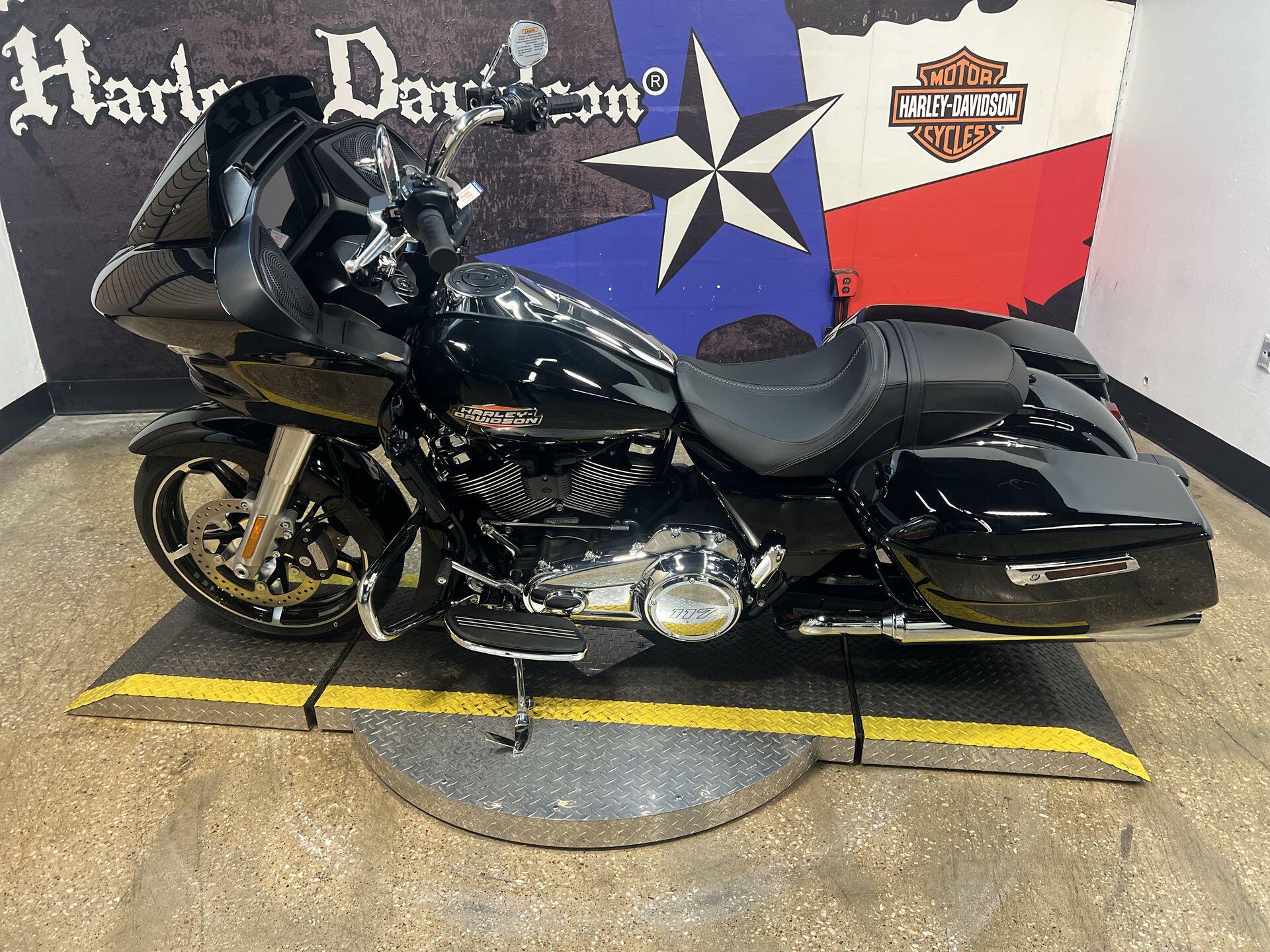2026 Harley-Davidson® Road Glide® FLTRX, photo 4