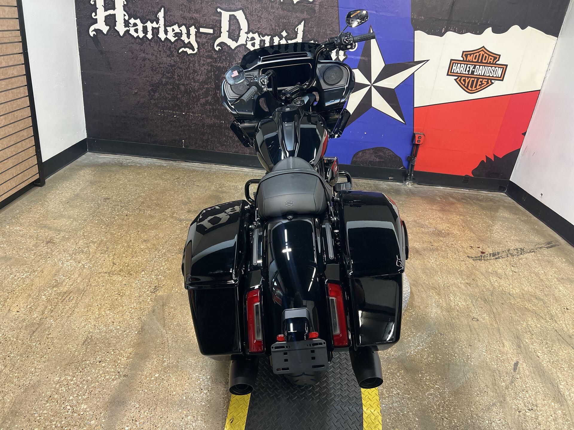 2026 Harley-Davidson® Road Glide® FLTRX, photo 10