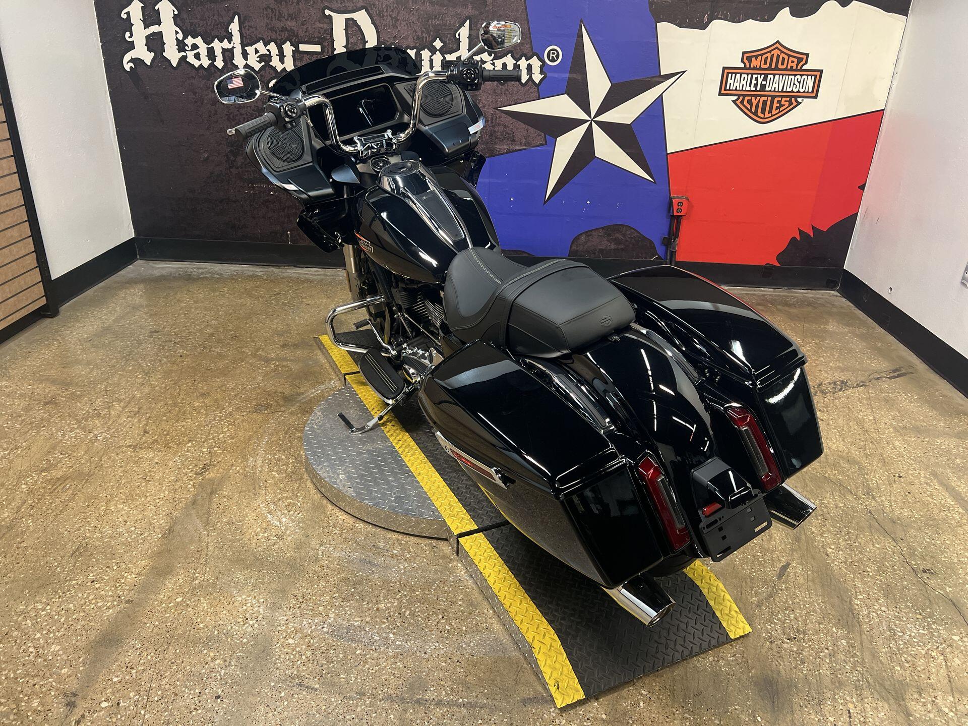 2026 Harley-Davidson® Road Glide® FLTRX, photo 3