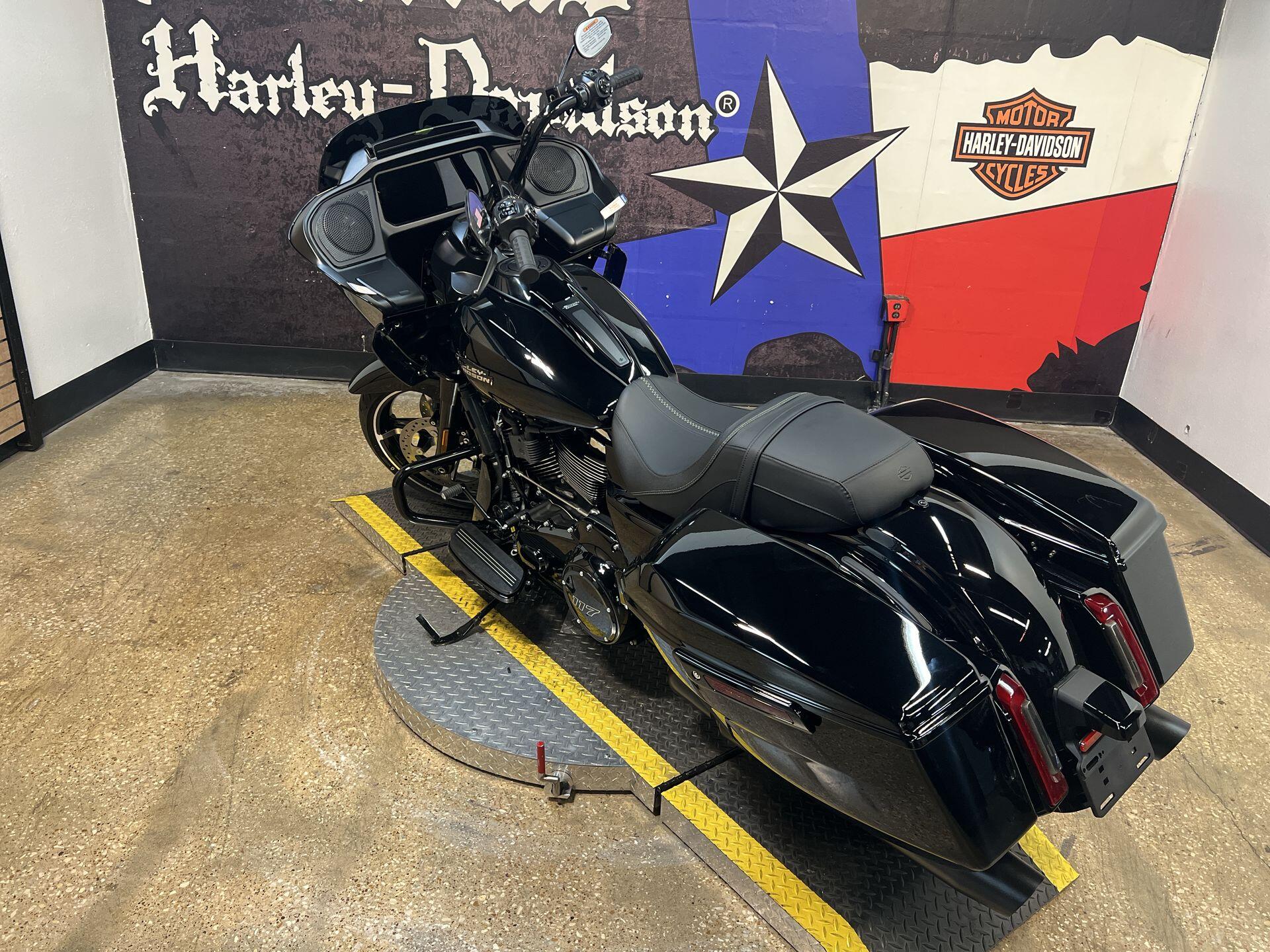 2026 Harley-Davidson® Road Glide® FLTRX, photo 3