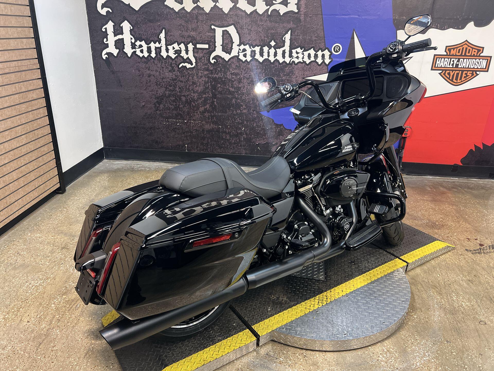 2026 Harley-Davidson® Road Glide® FLTRX, photo 9